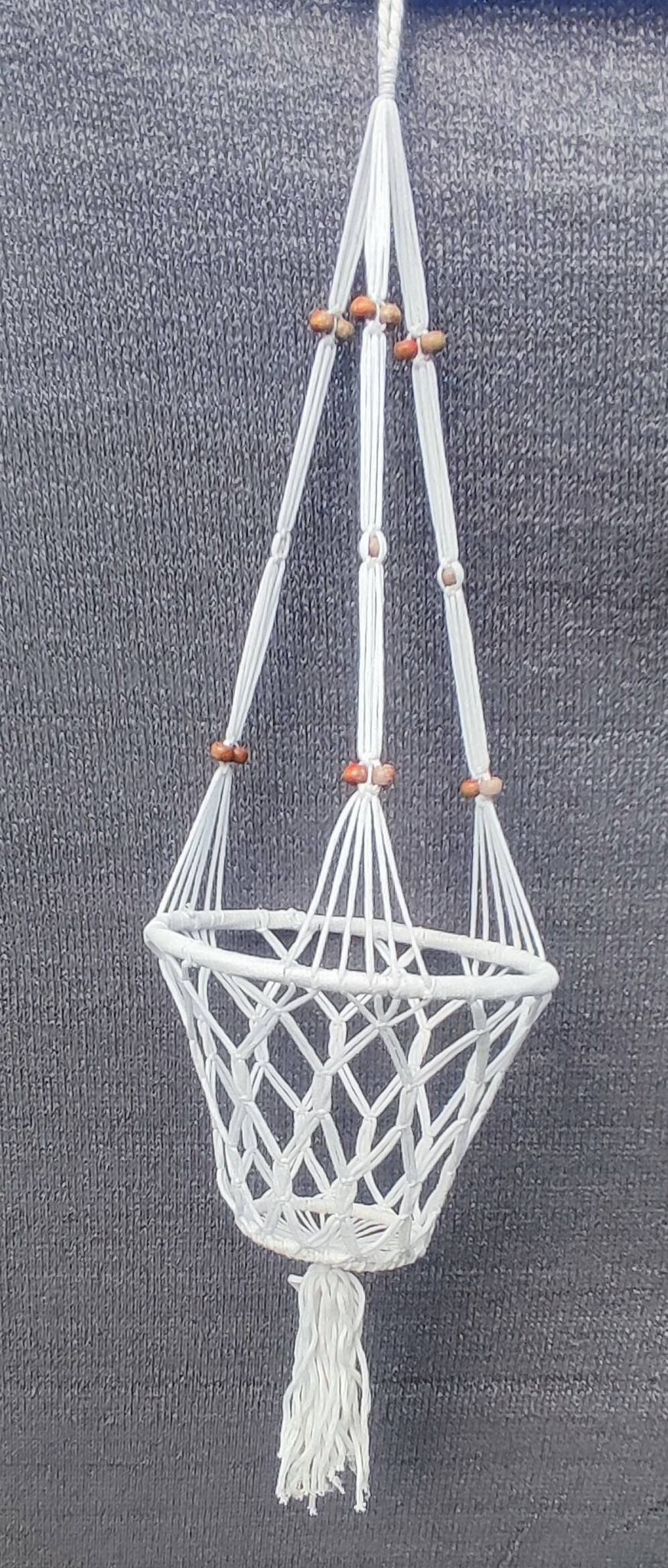 Suspension Macramé et son pot en faïence anglaise Palissy Modèle T. Logino