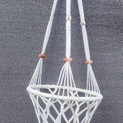 Suspension Macramé et son pot en faïence anglaise Palissy Modèle T. Logino