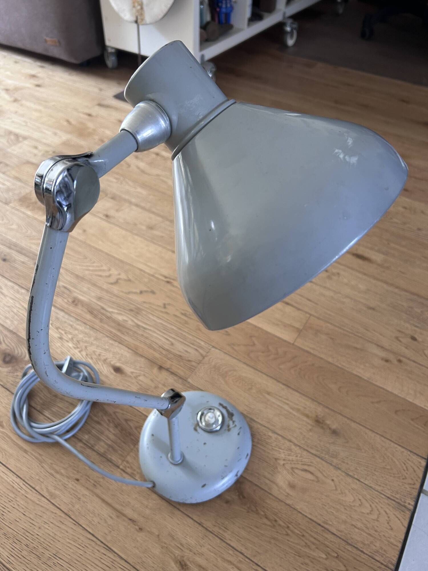 Jumo desk lamp model gs1 with 3 joints