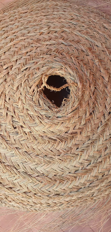 Parasol pendant lamp in braided natural fiber doum straw