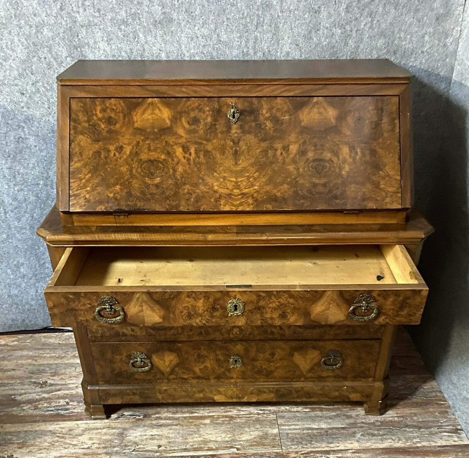 Commode scriban era Louis Philippe in walnut bramble around 1830