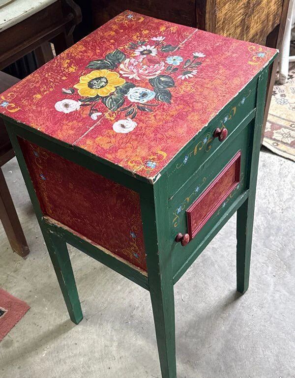 Bedside table – Vintage – Furniture – Painted floral decor