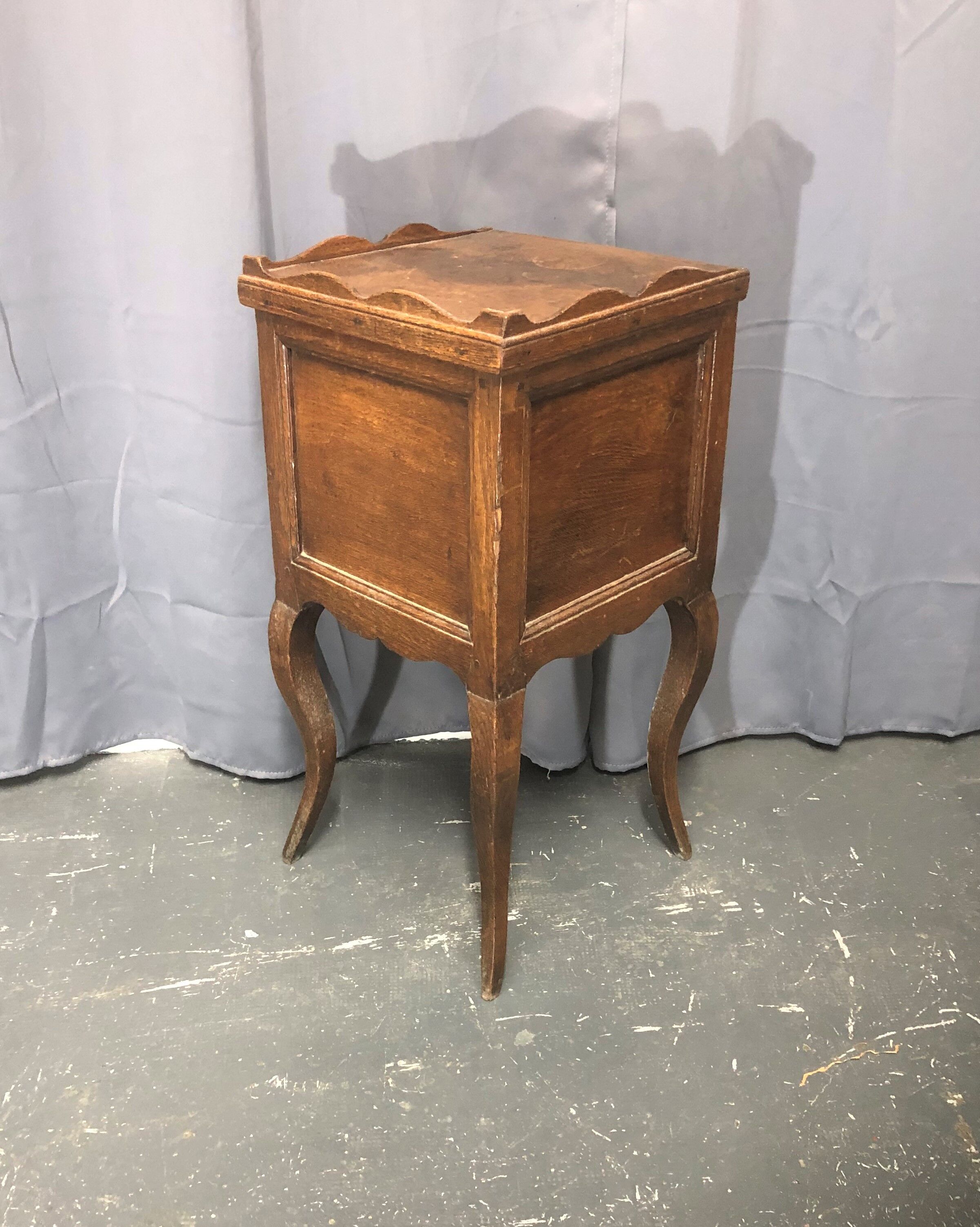 Side cabinet in oak period LOUIS XV 18 eme Country furniture Fifth wheel Table