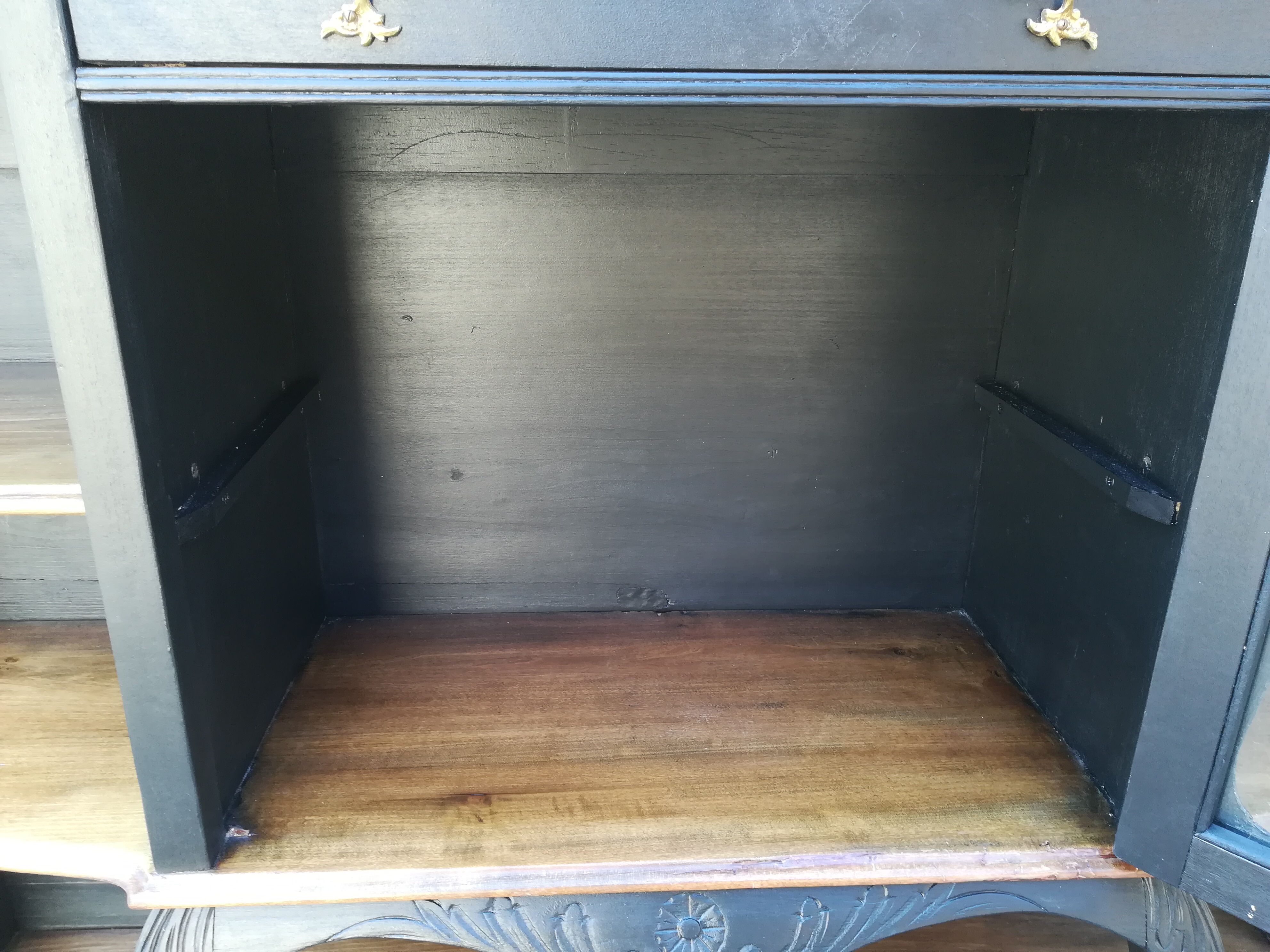 Napoleon III showcase shelf