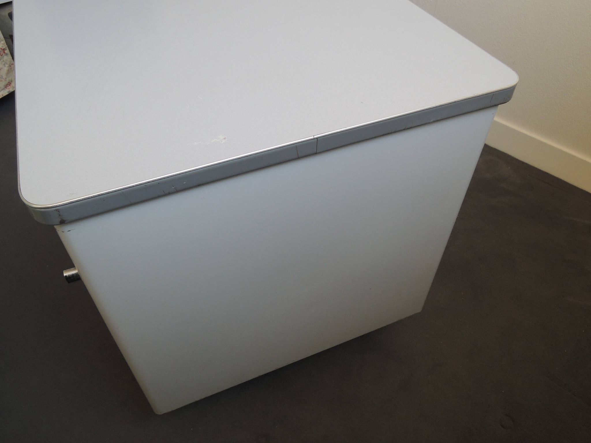 Bureau métallique