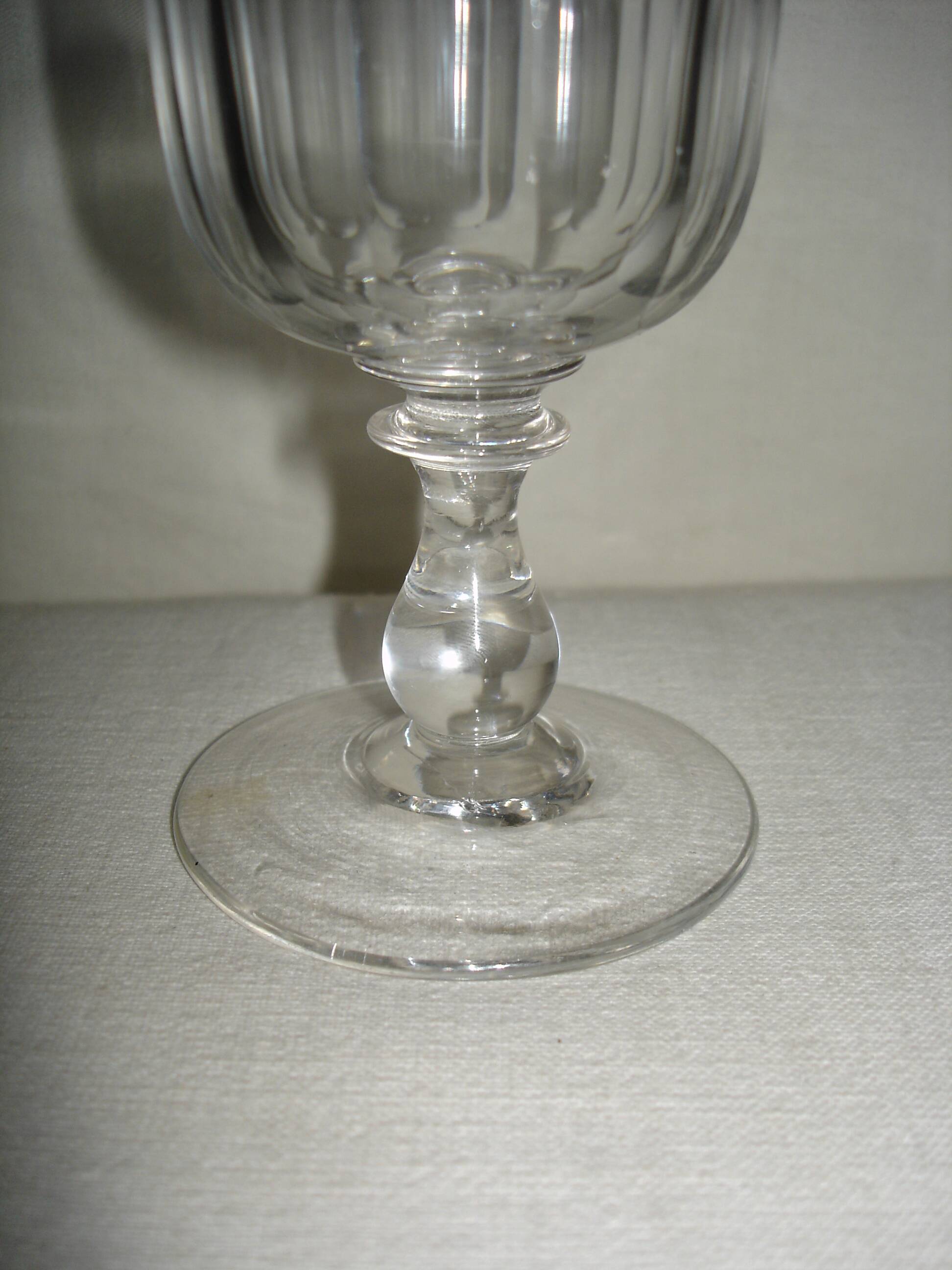 Lot D'anciens Verres à Vin XIXe - Côtes Taillées, Forme Tulipe - Hauteur 10,6 Cm