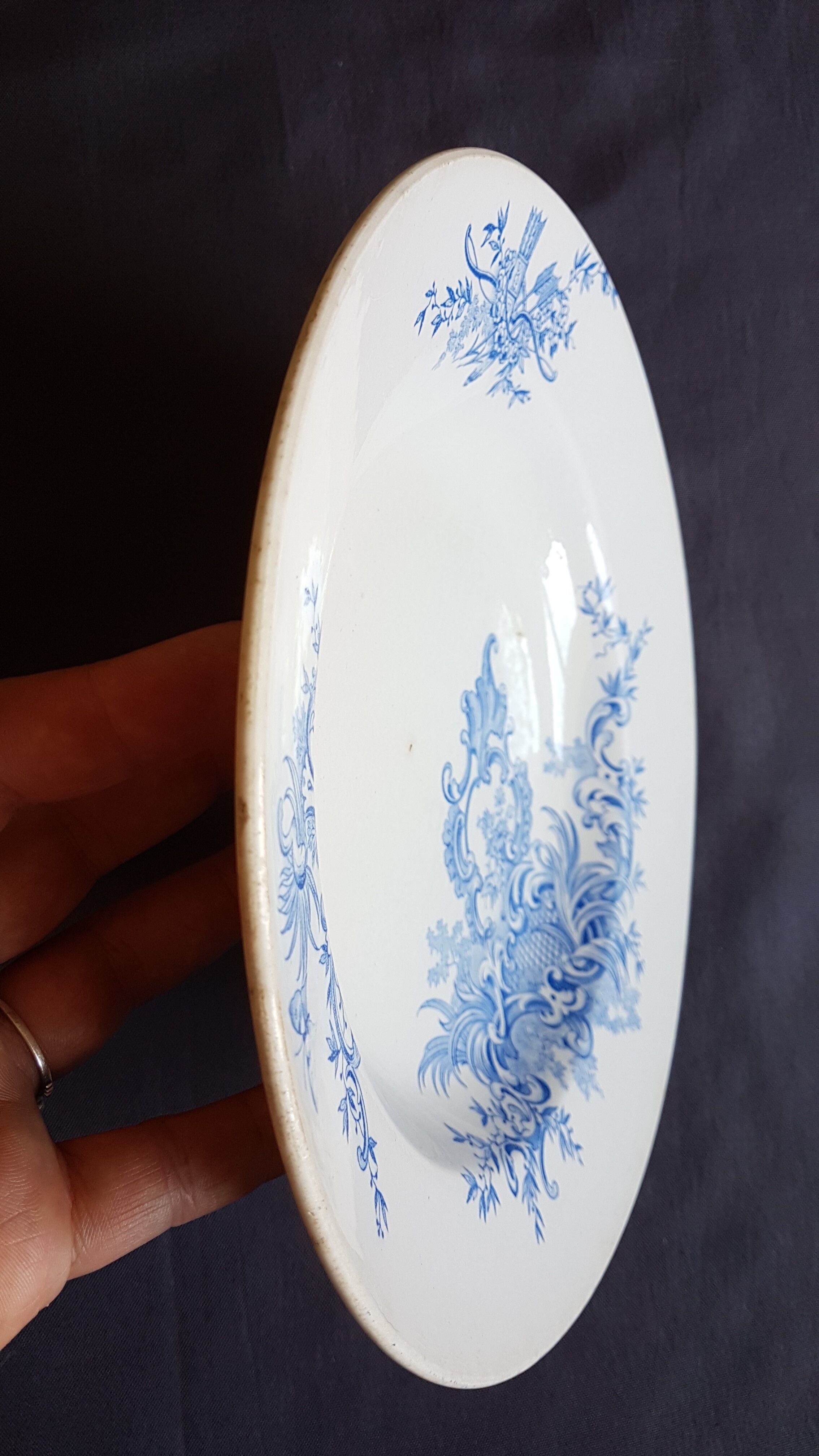 Hollow plate in earthenware decorated with flowers