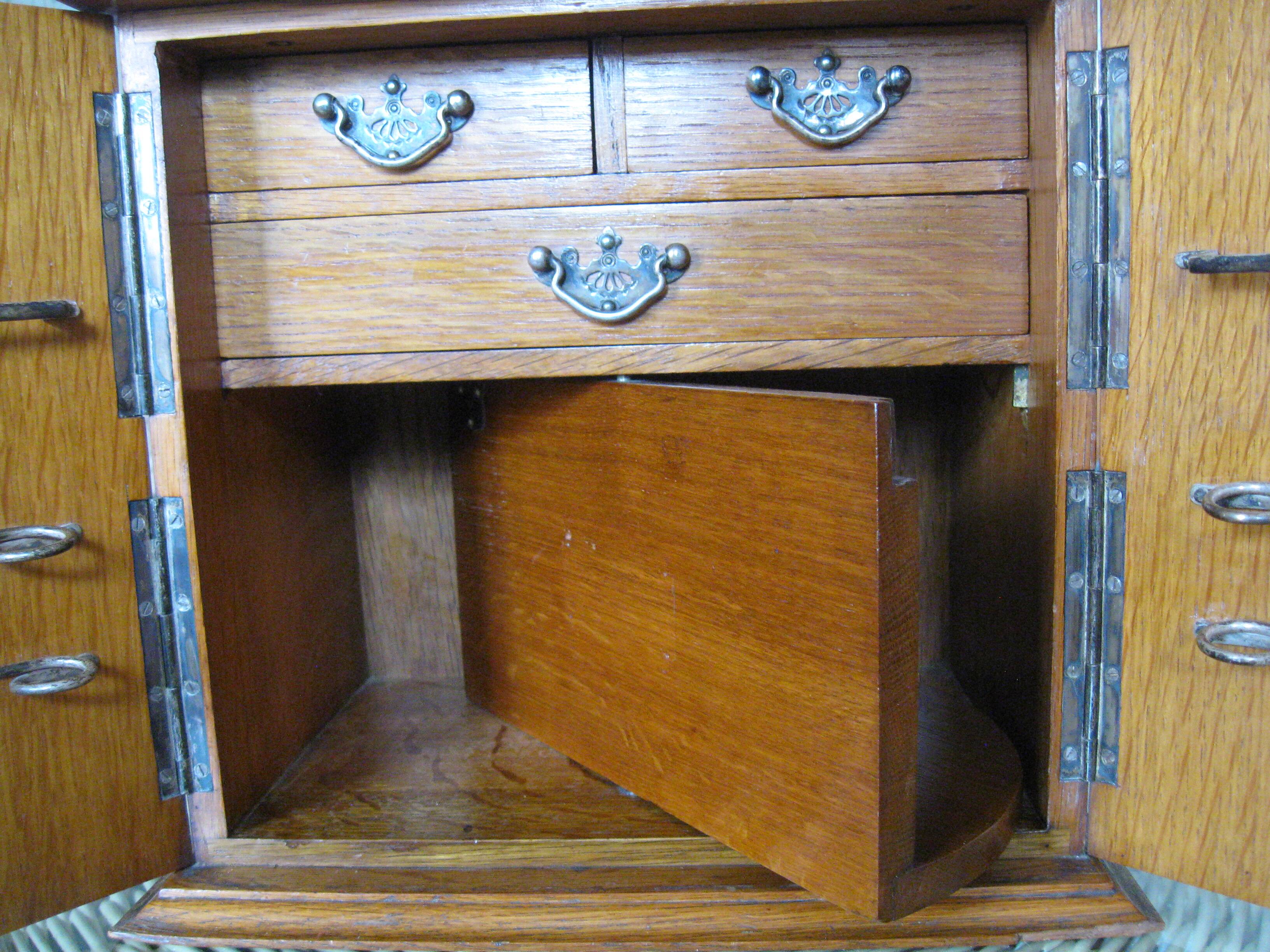 Edwardian Smoking Cabinet in Oak and Marquetry