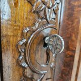 1930s Art Decò display cabinet in walnut and walnut root