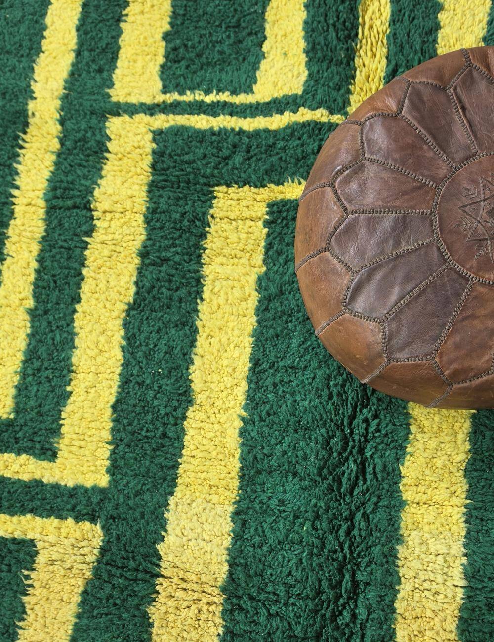 Contemporary green rug - 292 x 255 cm