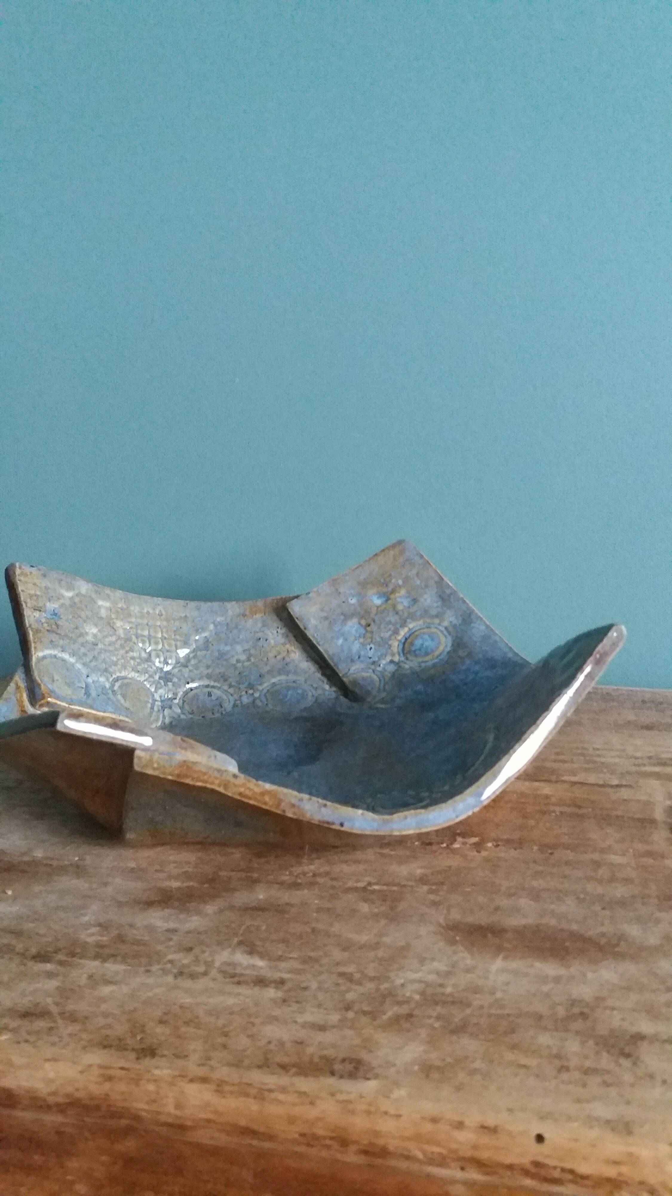 AP ceramic trinket tray with lace-like embroidery effect