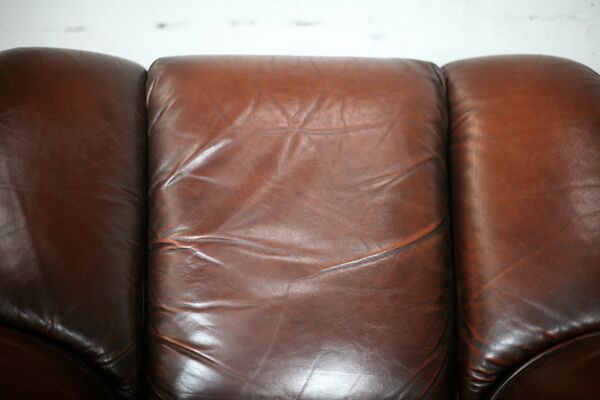Ensemble fauteuil Et Table Basse cuir, Italie, Circa 1970. Space Age