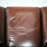 Ensemble fauteuil et table basse cuir, Italie, circa 1970. space age