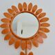 Grand miroir "fleur" 1970 en métal orange