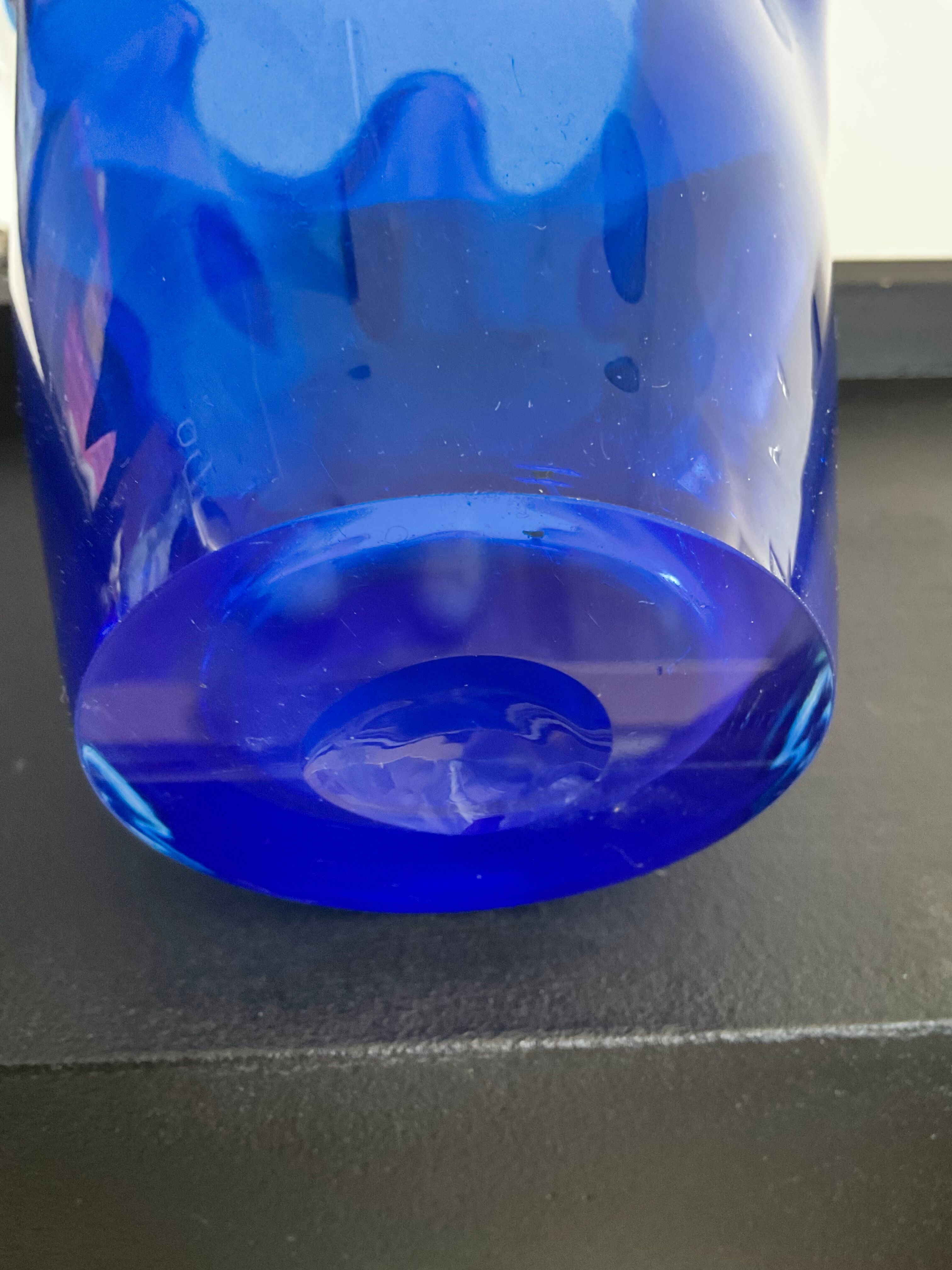 Vintage handkerchief vase made of glass paste