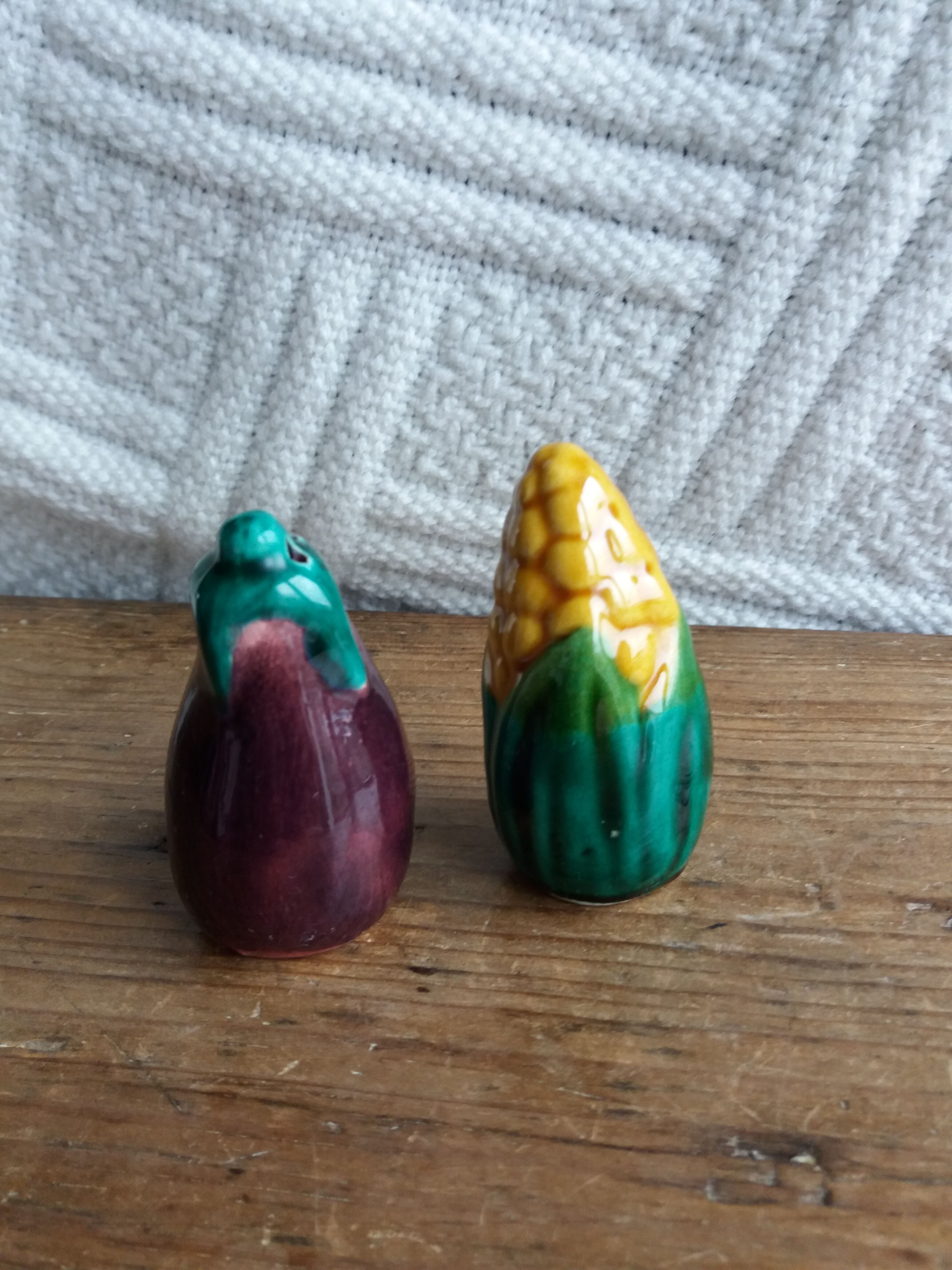 Slurry pepper and salt shaker
