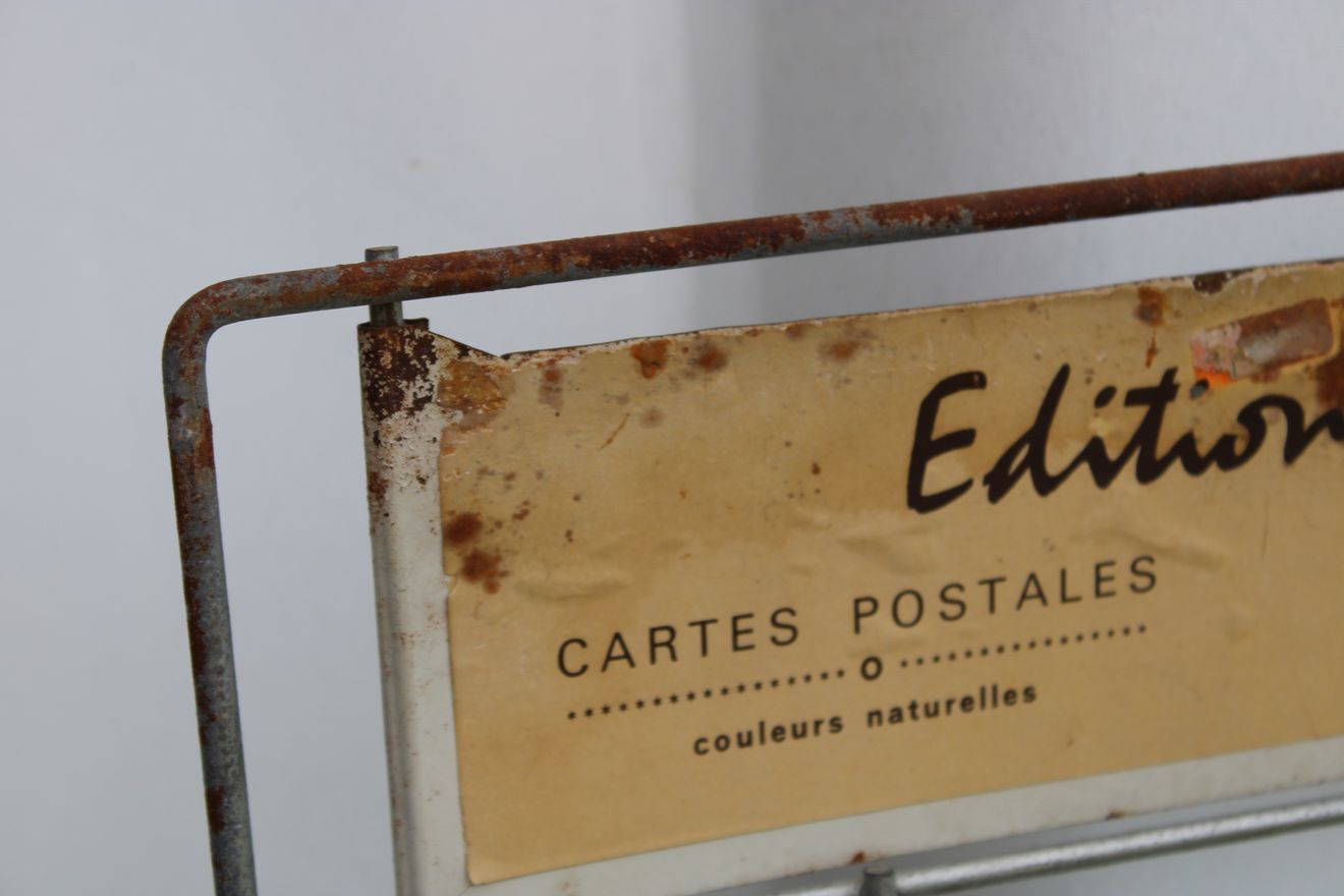 Former metal newspaper display