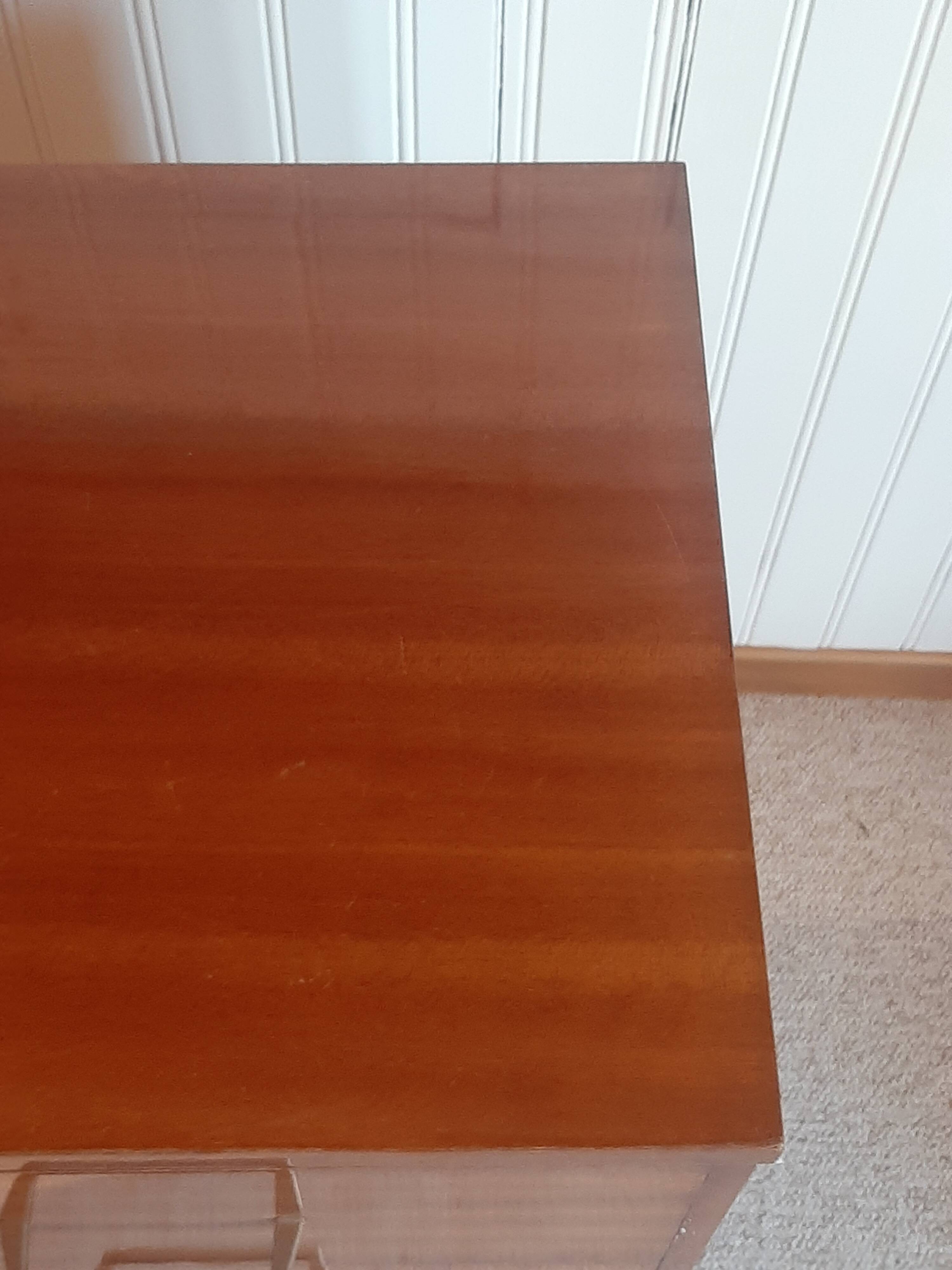 Commode en bois vernis, années 80