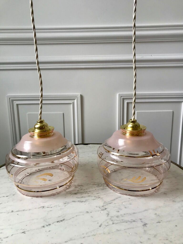 Pair of suspensions in pink glass and golden edging 50s-60s