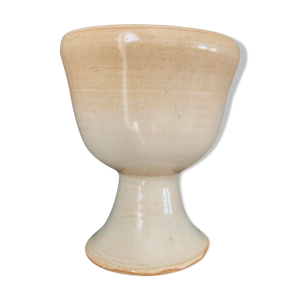 Vase coupe sur pied terre