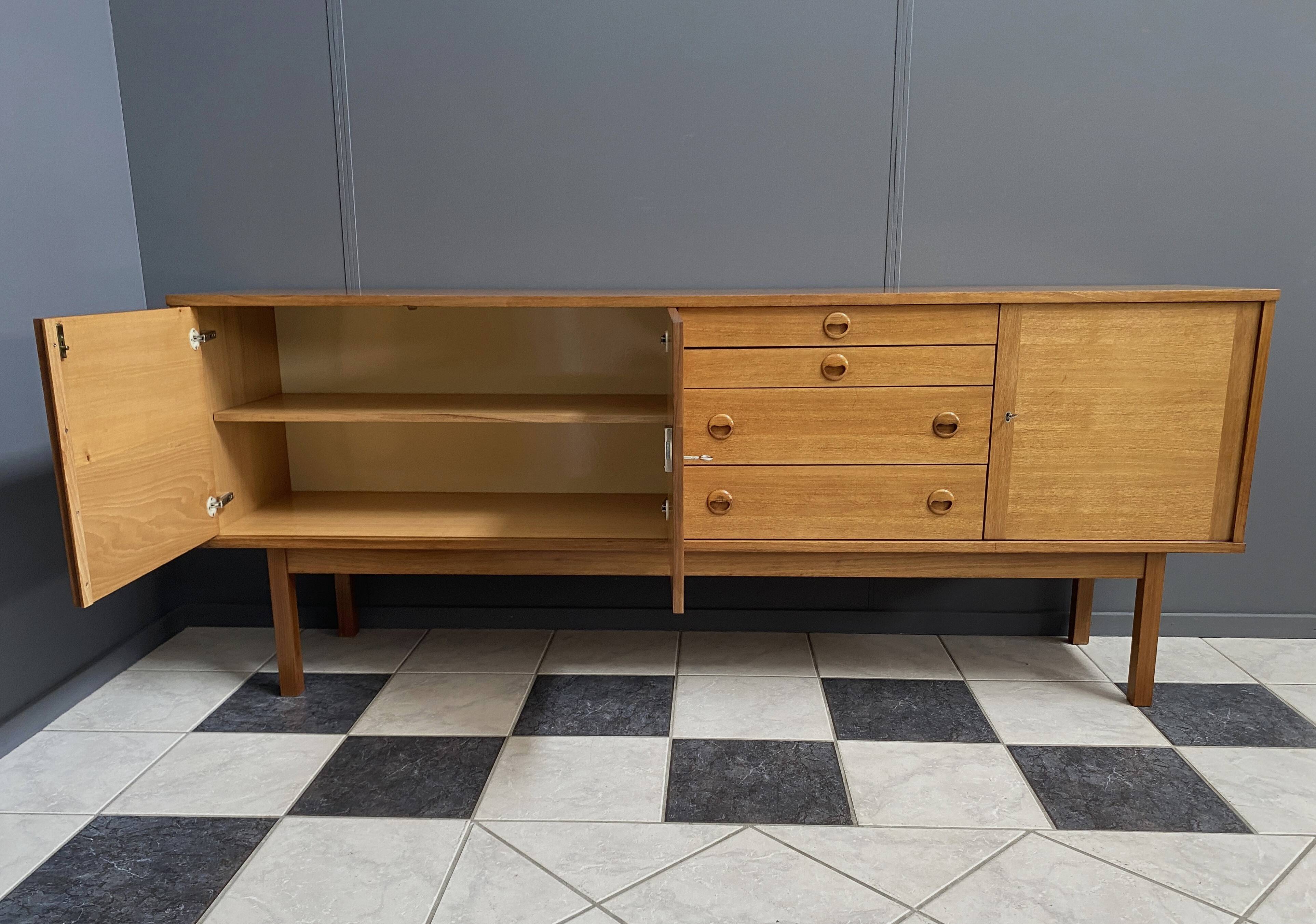Buffet de style danois des années 1960