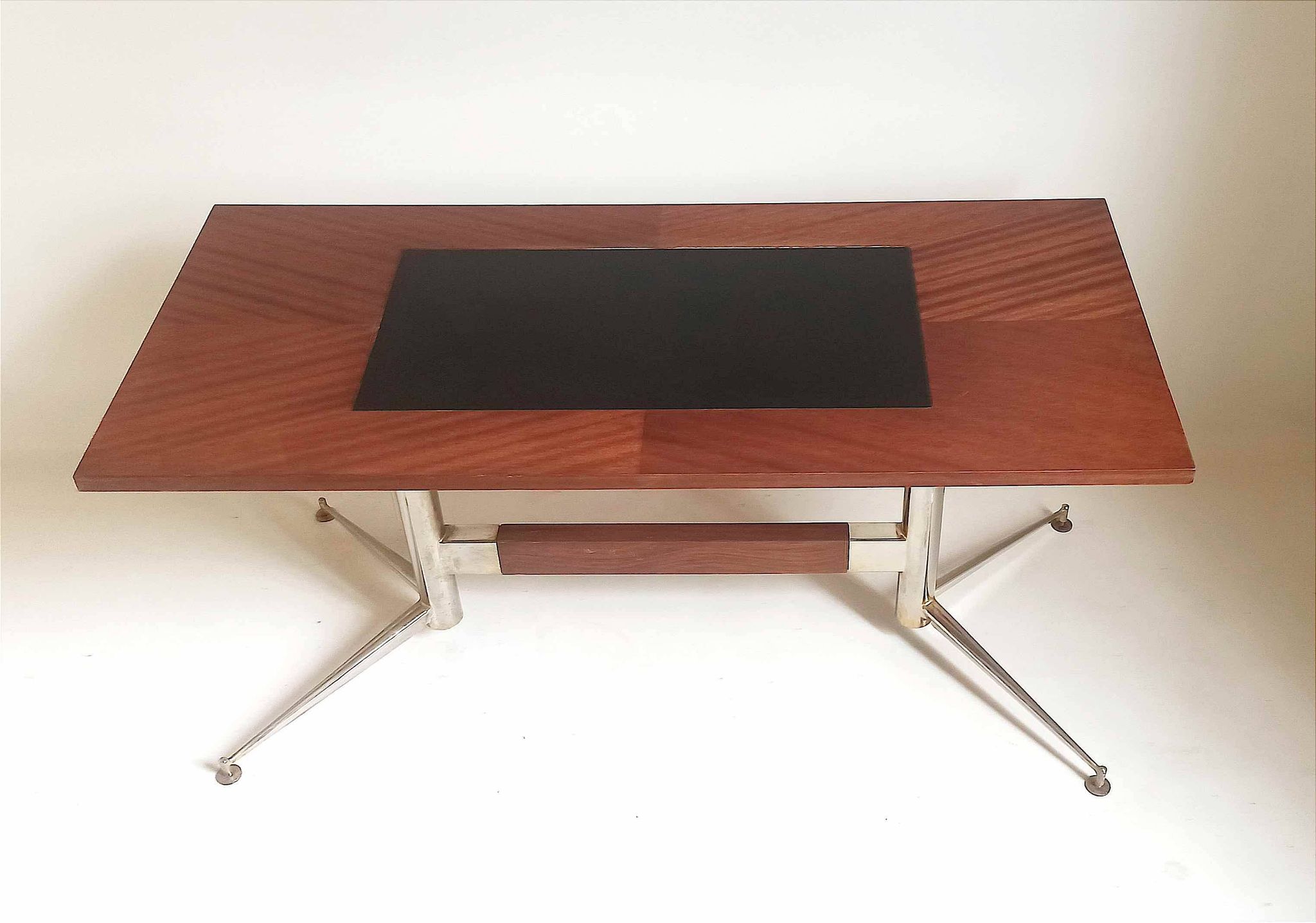 Vintage coffee table from the 1950s in mahogany and metal, with a tabletop width of 110 cm.