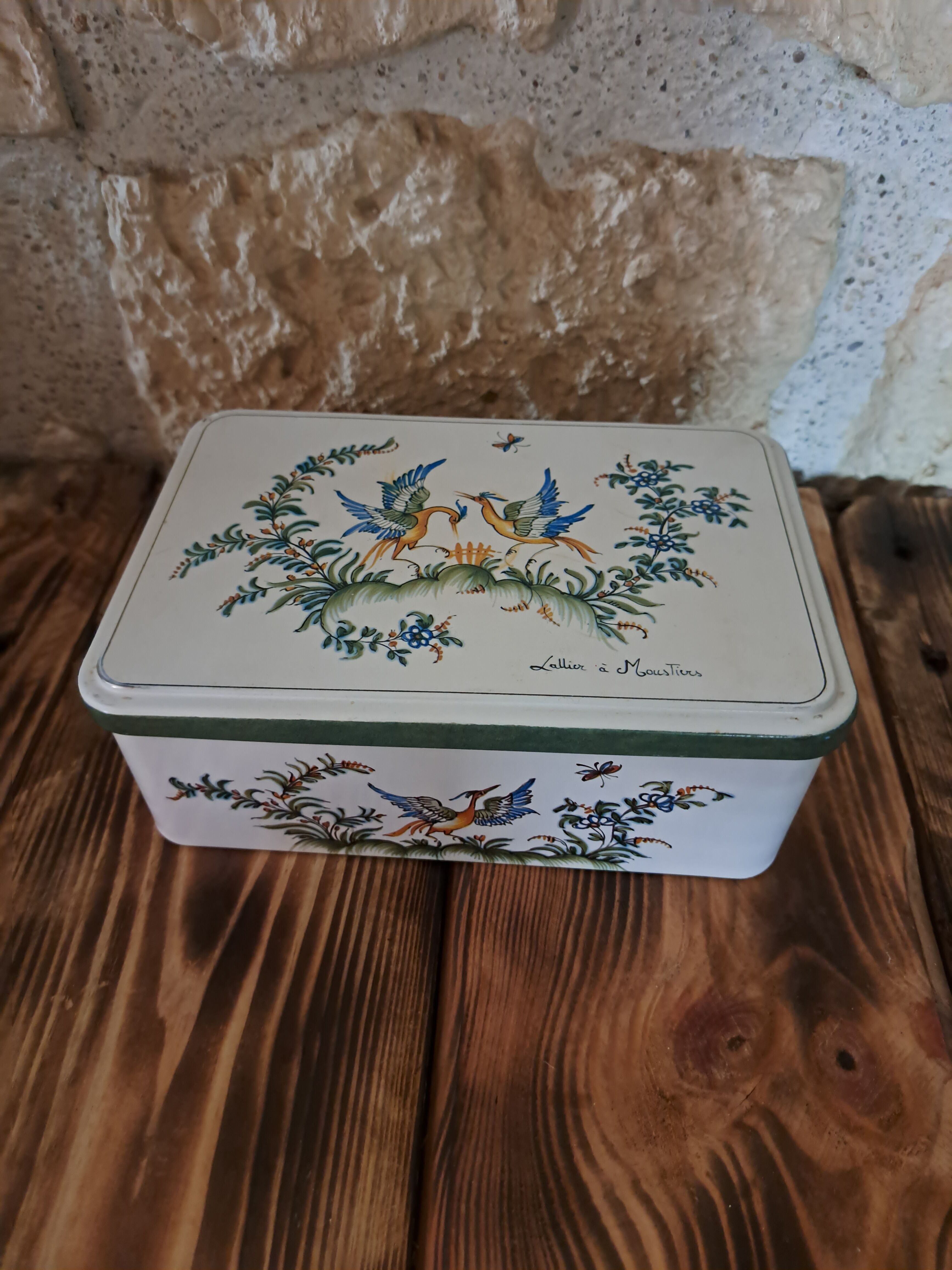 Massilly metal sugar box reproduction Moustiers