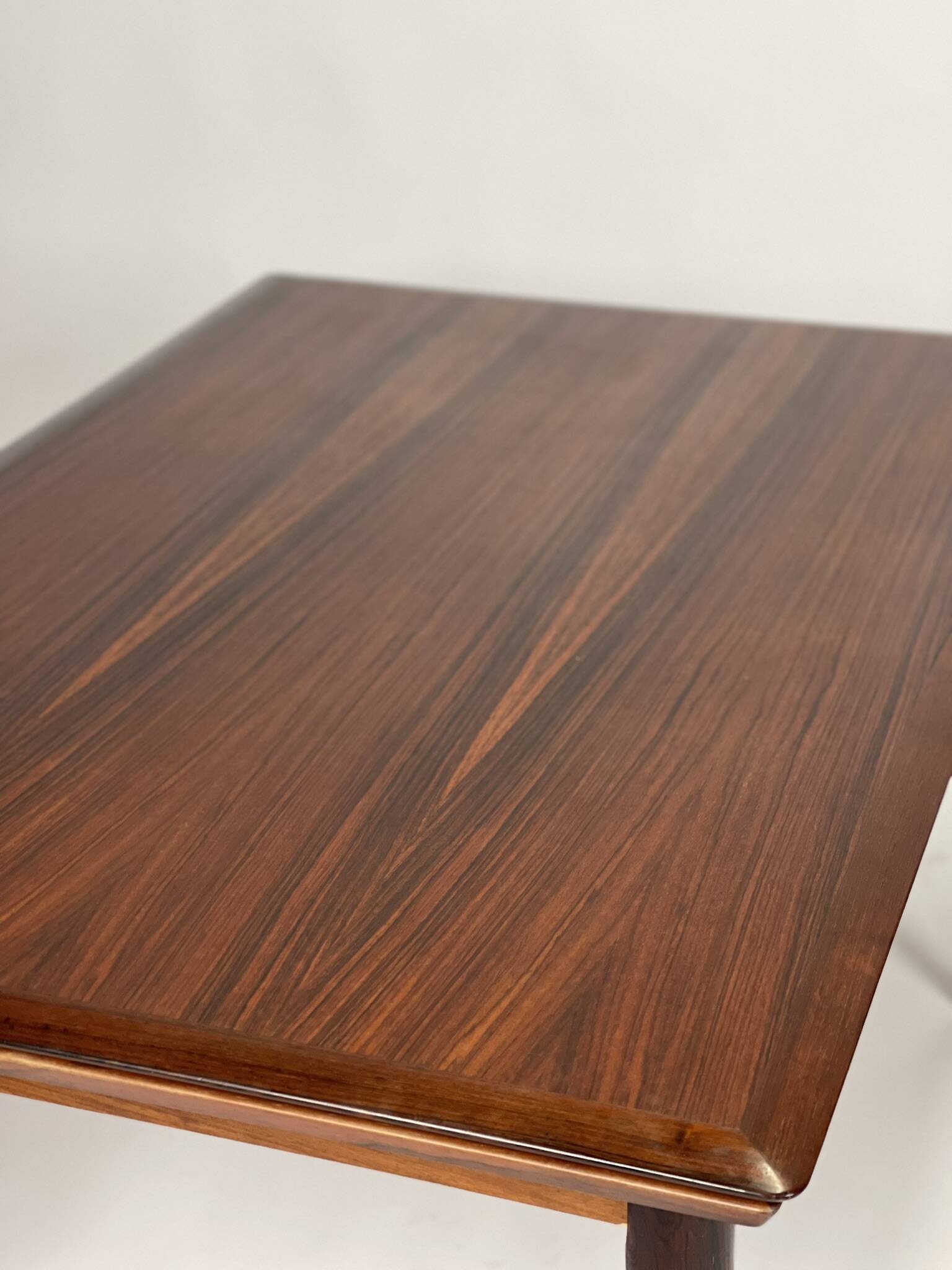 Table scandinave en palissandre année 60