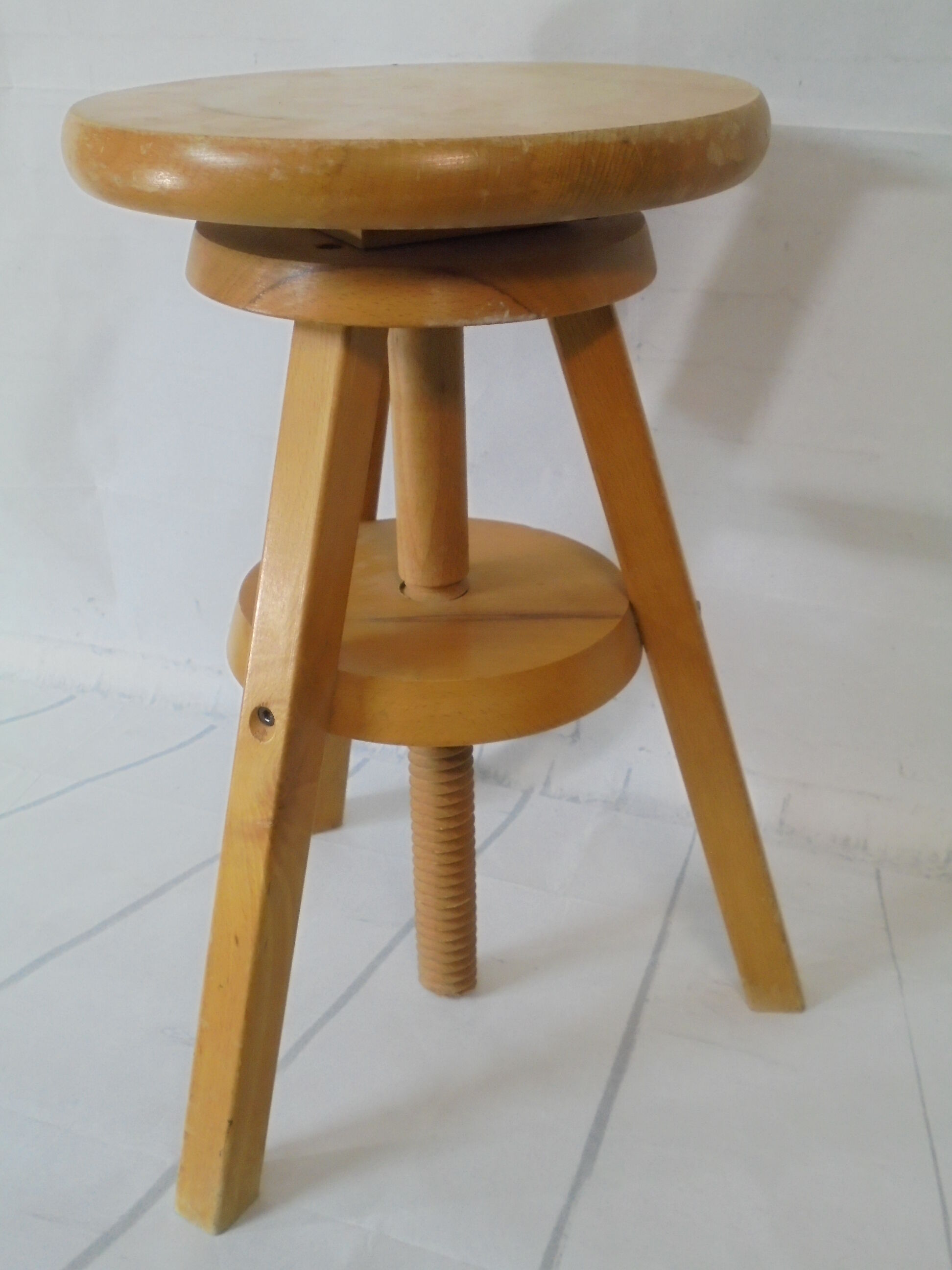 Tabouret à vis