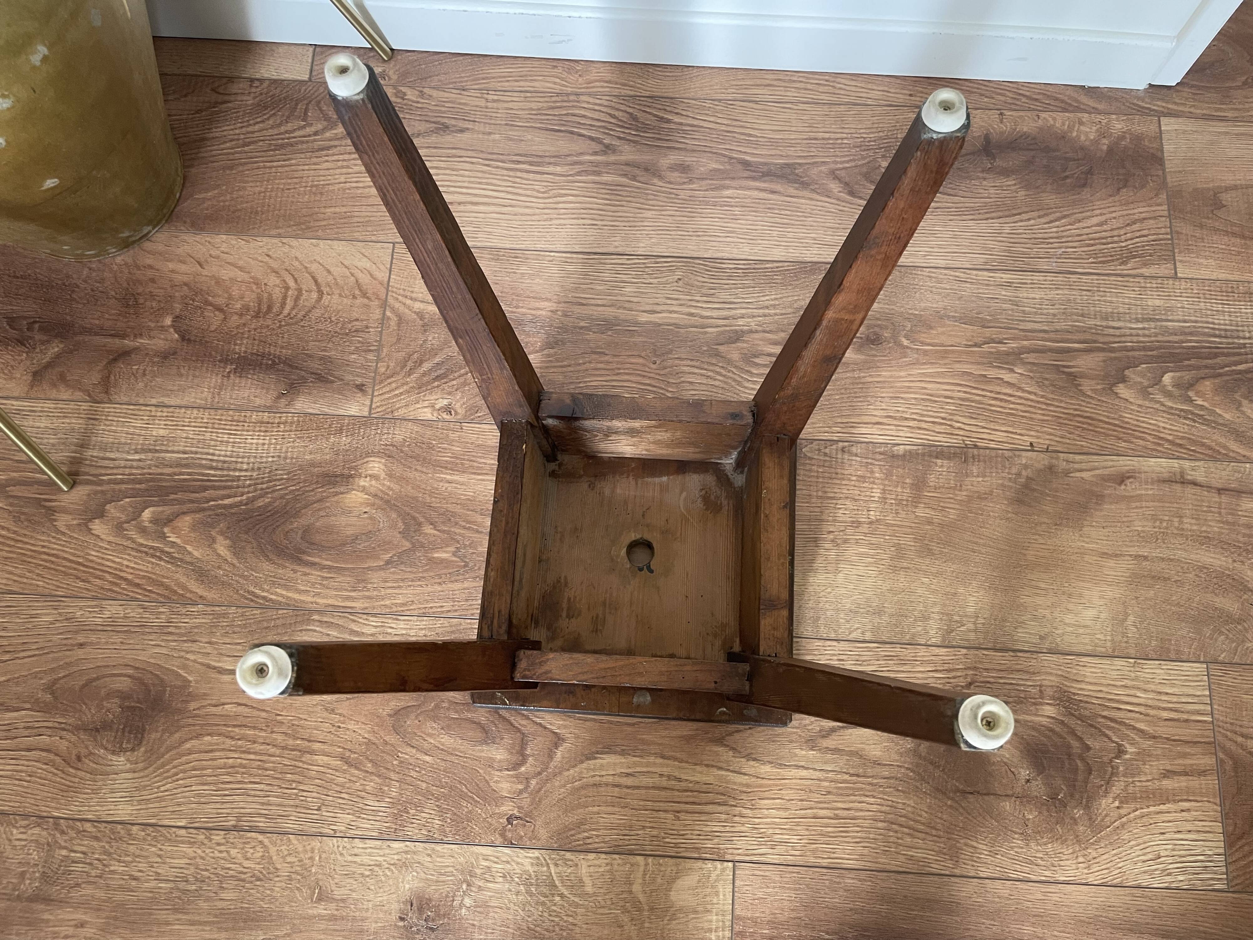 Tabouret ancien
