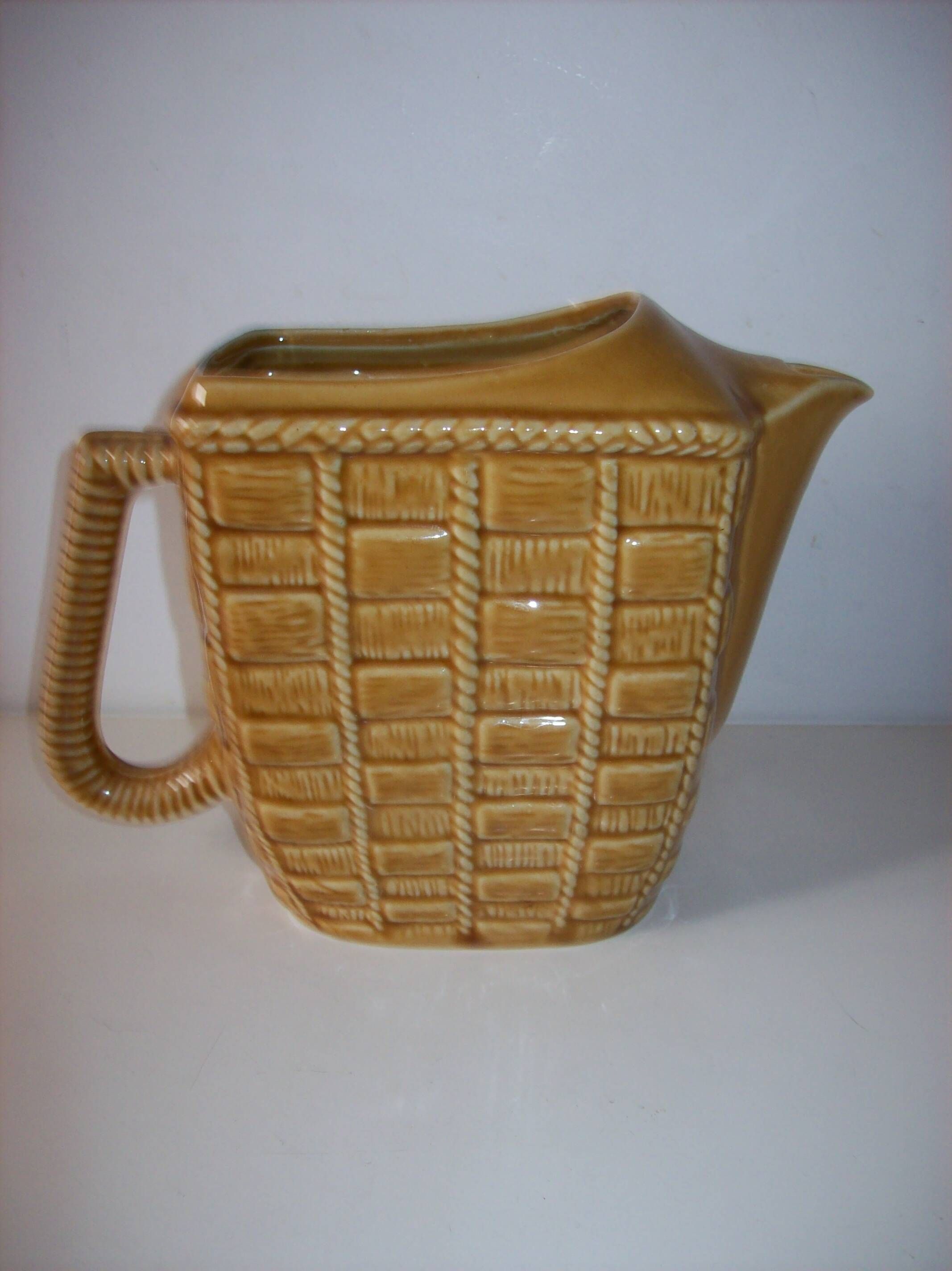 Pichet barbotine décor paille