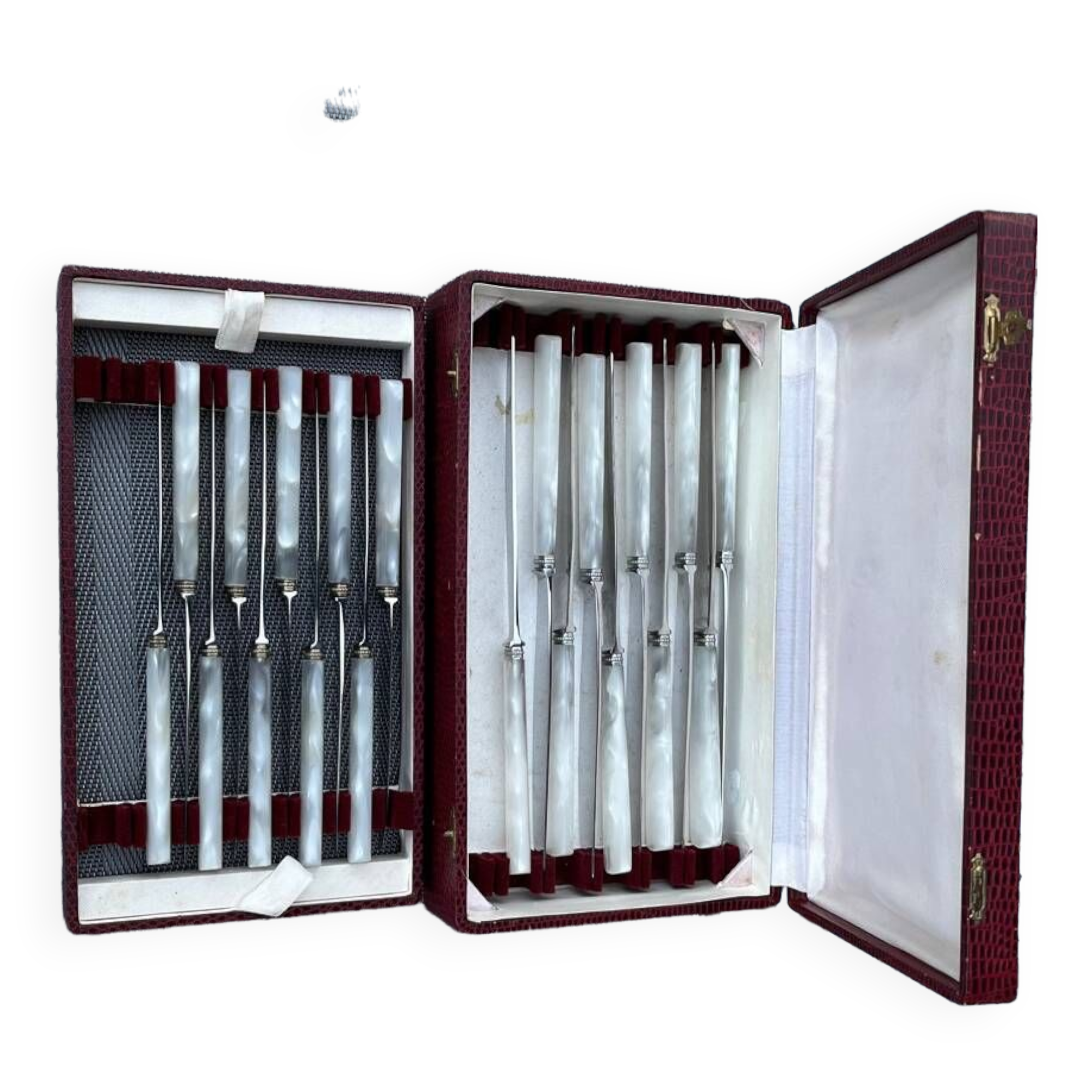 Box of 10 table knives and 10 cheese knives