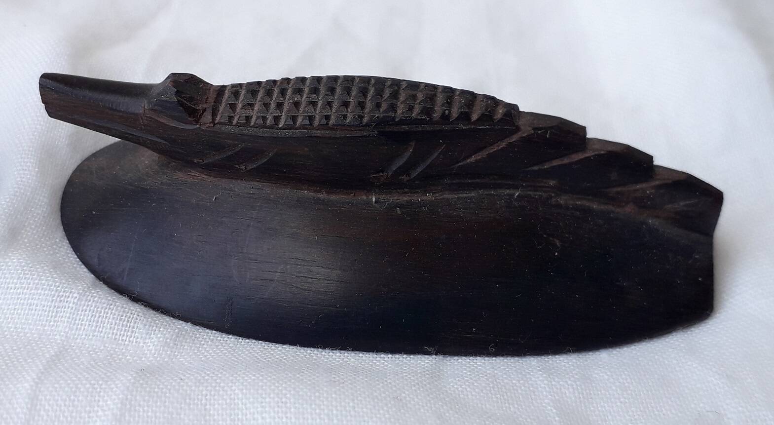 Salière et poivrier en bois sculpté