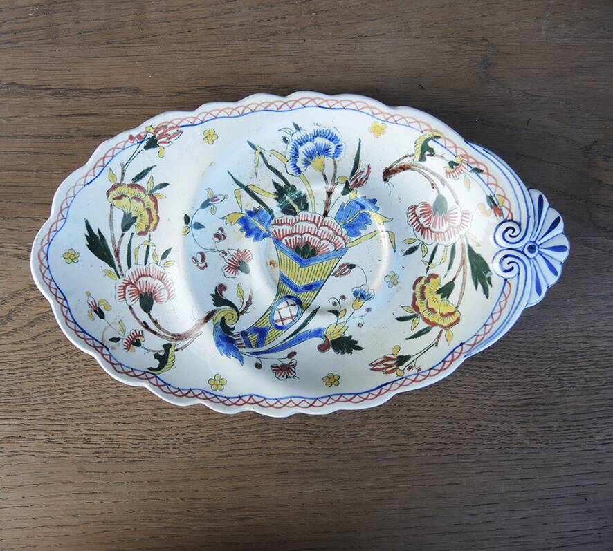 Antique ceramic saucer from Gien – Cornucopia