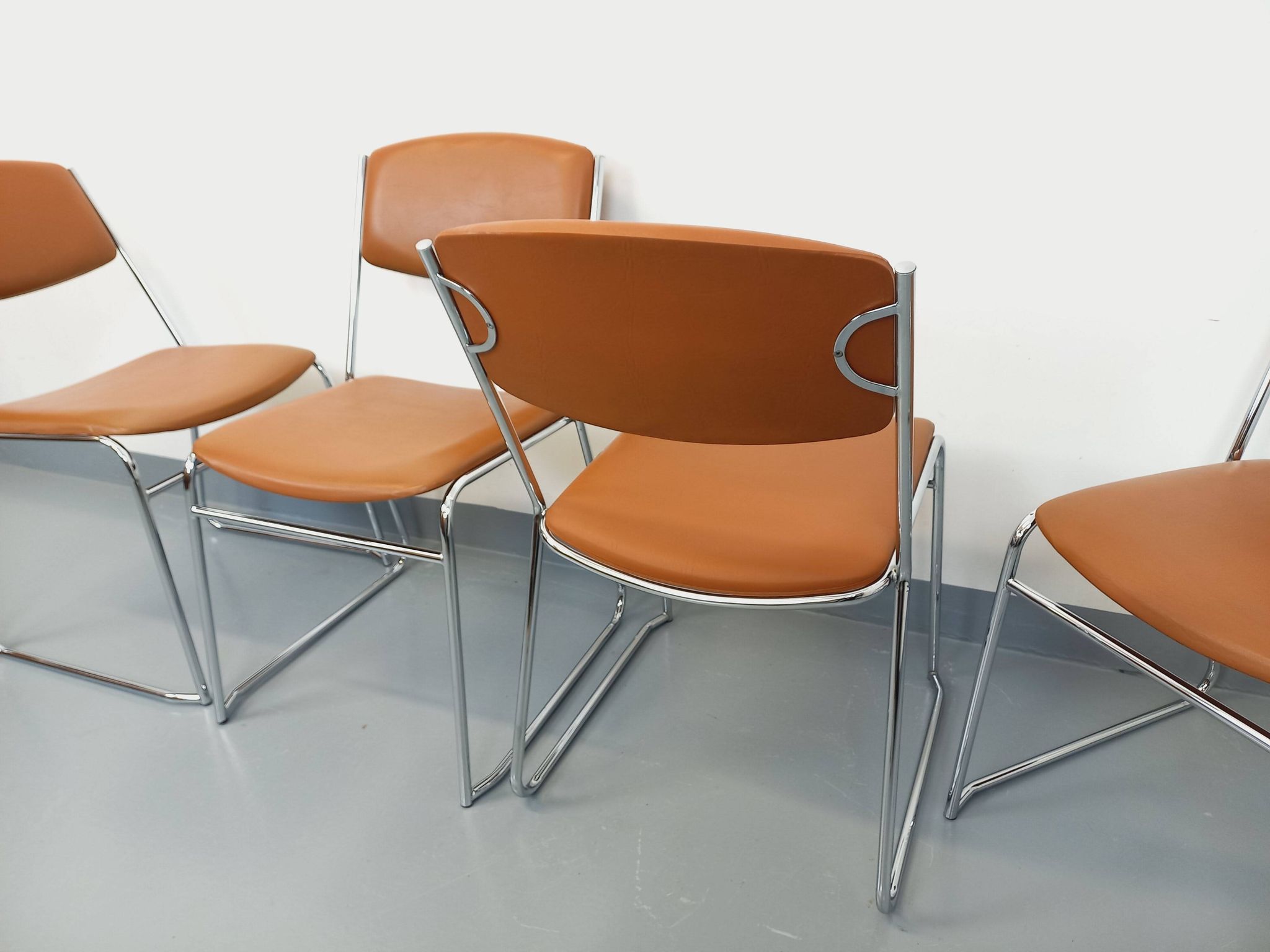 4 vintage sleigh chairs from the 70s, in designer chrome metal