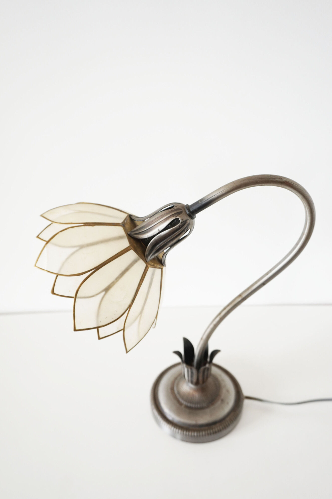 Metal flower lamp and ancient mother-of-pearl
