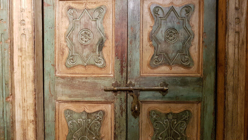 Indian gate yellow green sculptee old teck origin patina