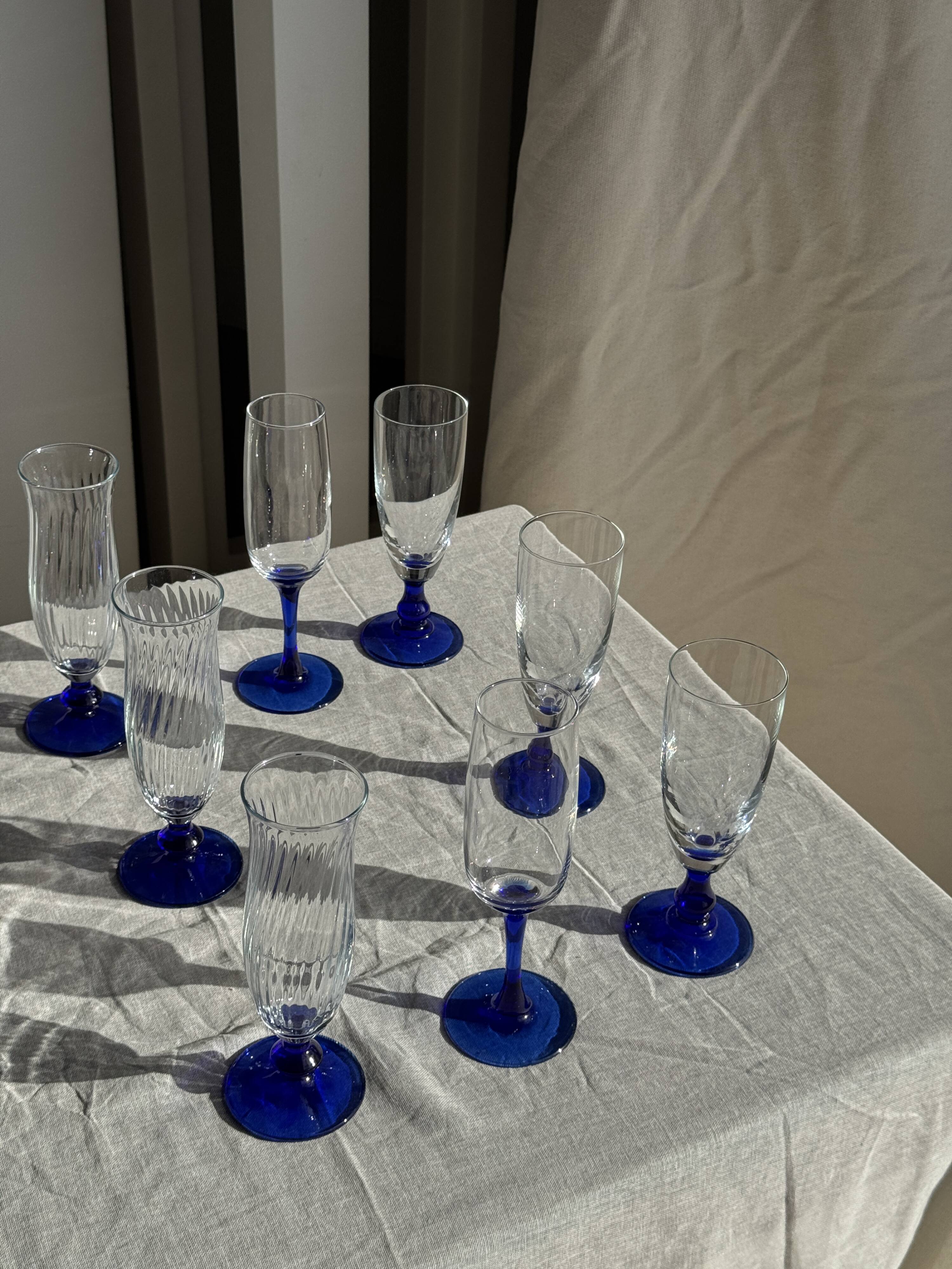 Set of 6 blue-footed champagne flutes; 3 pairs of designs.