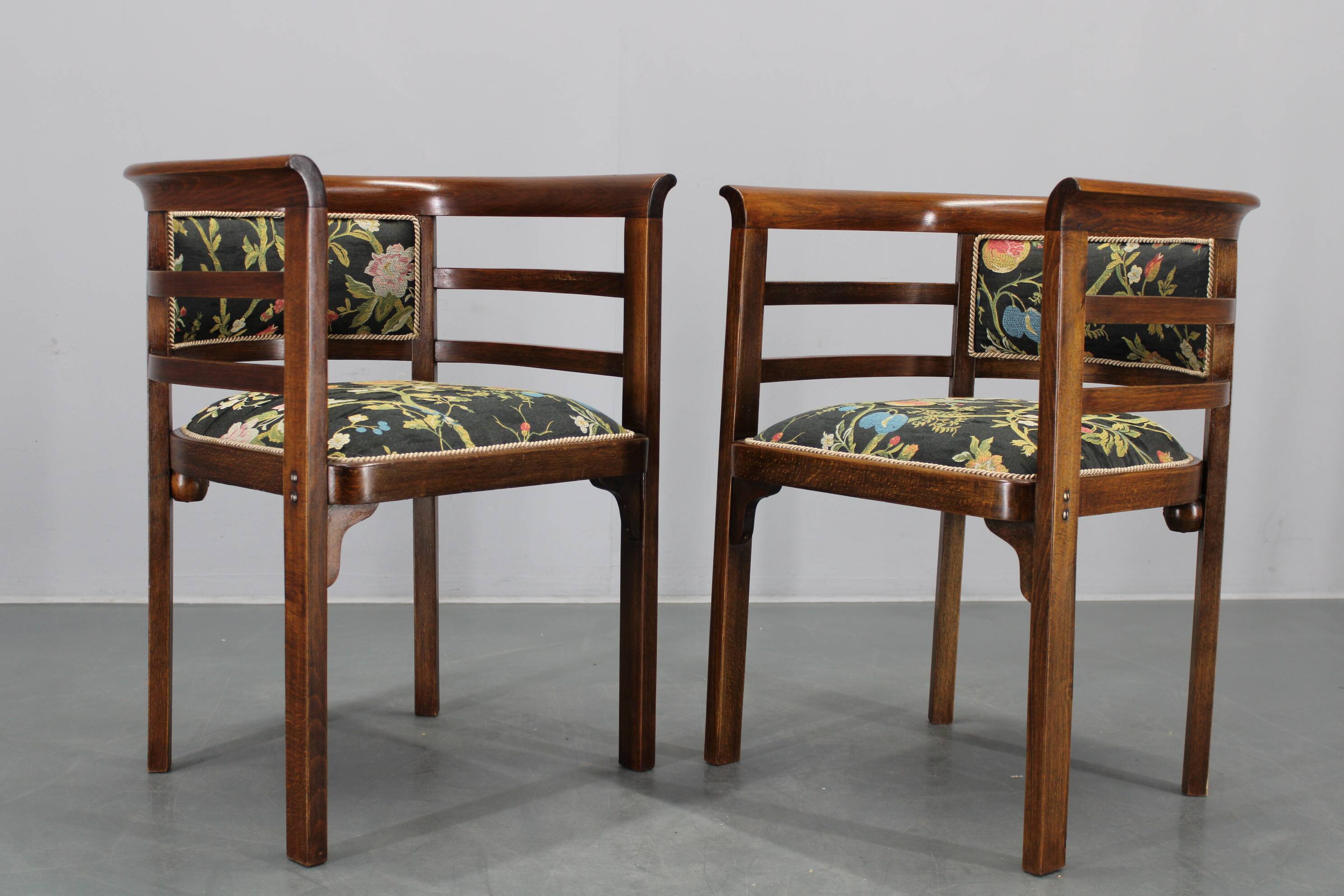 1930s pair of restored Thonet armchairs, Czechoslovakia
