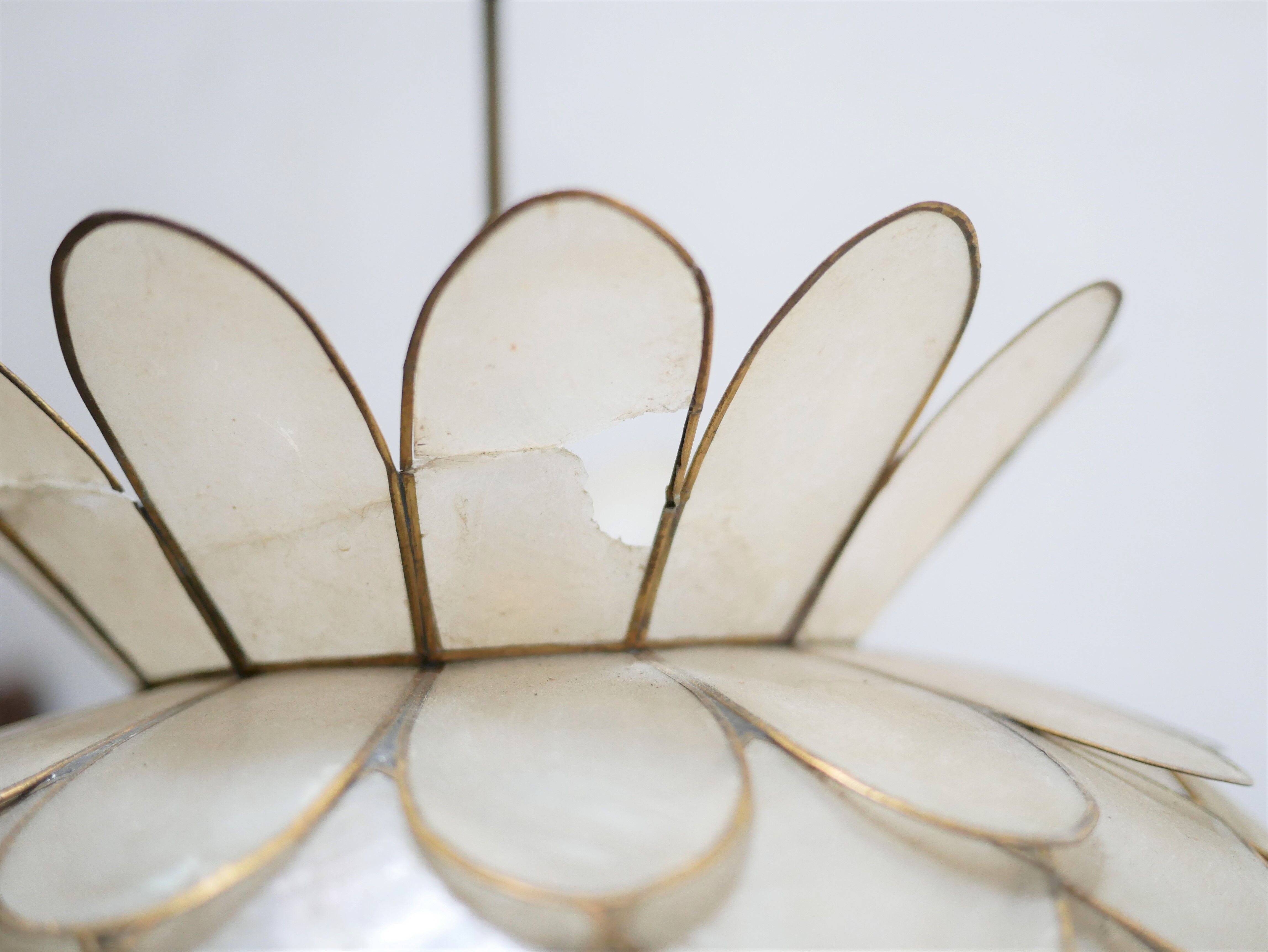 Suspension fleur vintage en nacre
