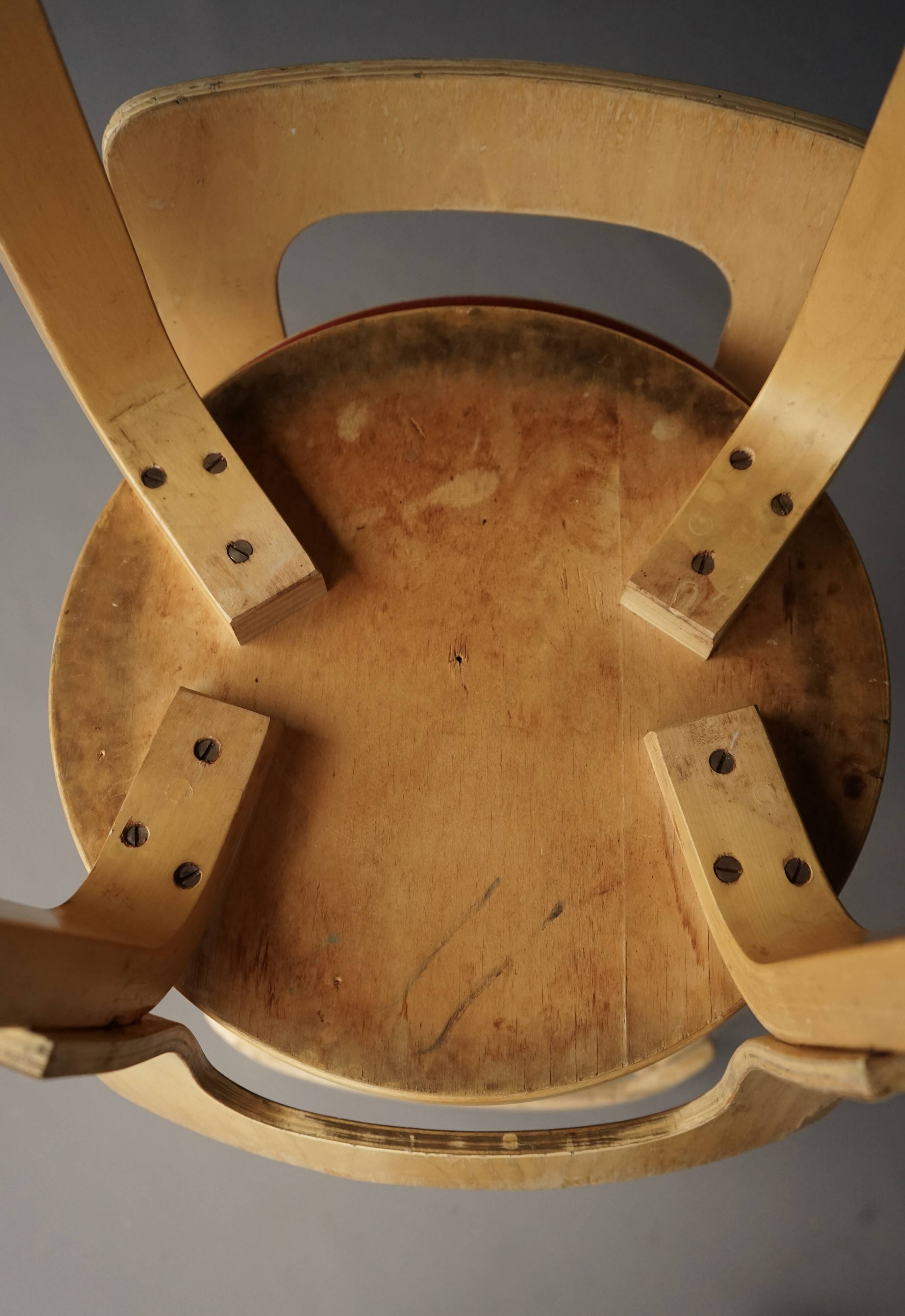 Tabourets de bar Alvar Aalto modèle K65 pour Artek, années 1950. Lot de 2.