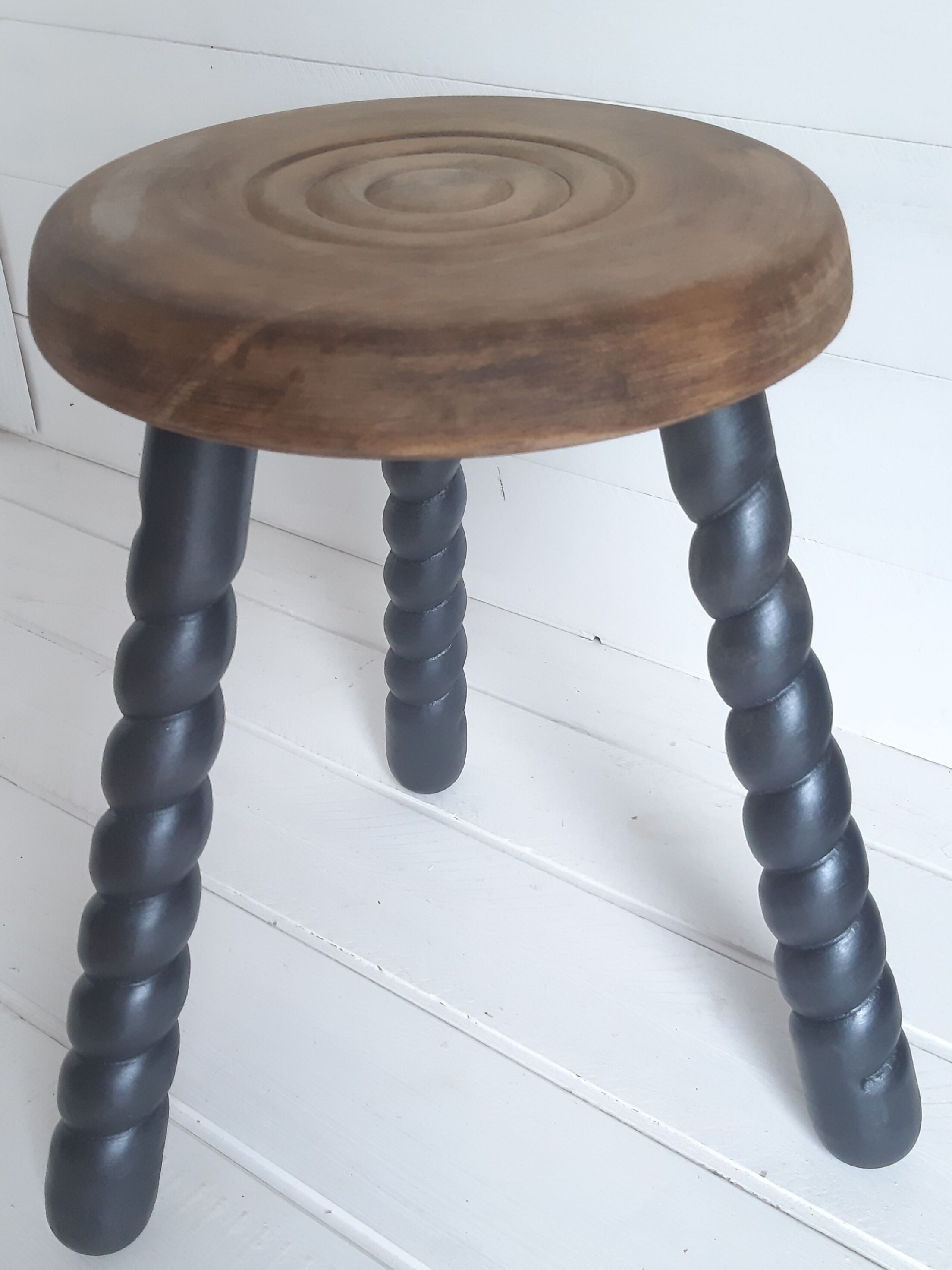 Tripod stool