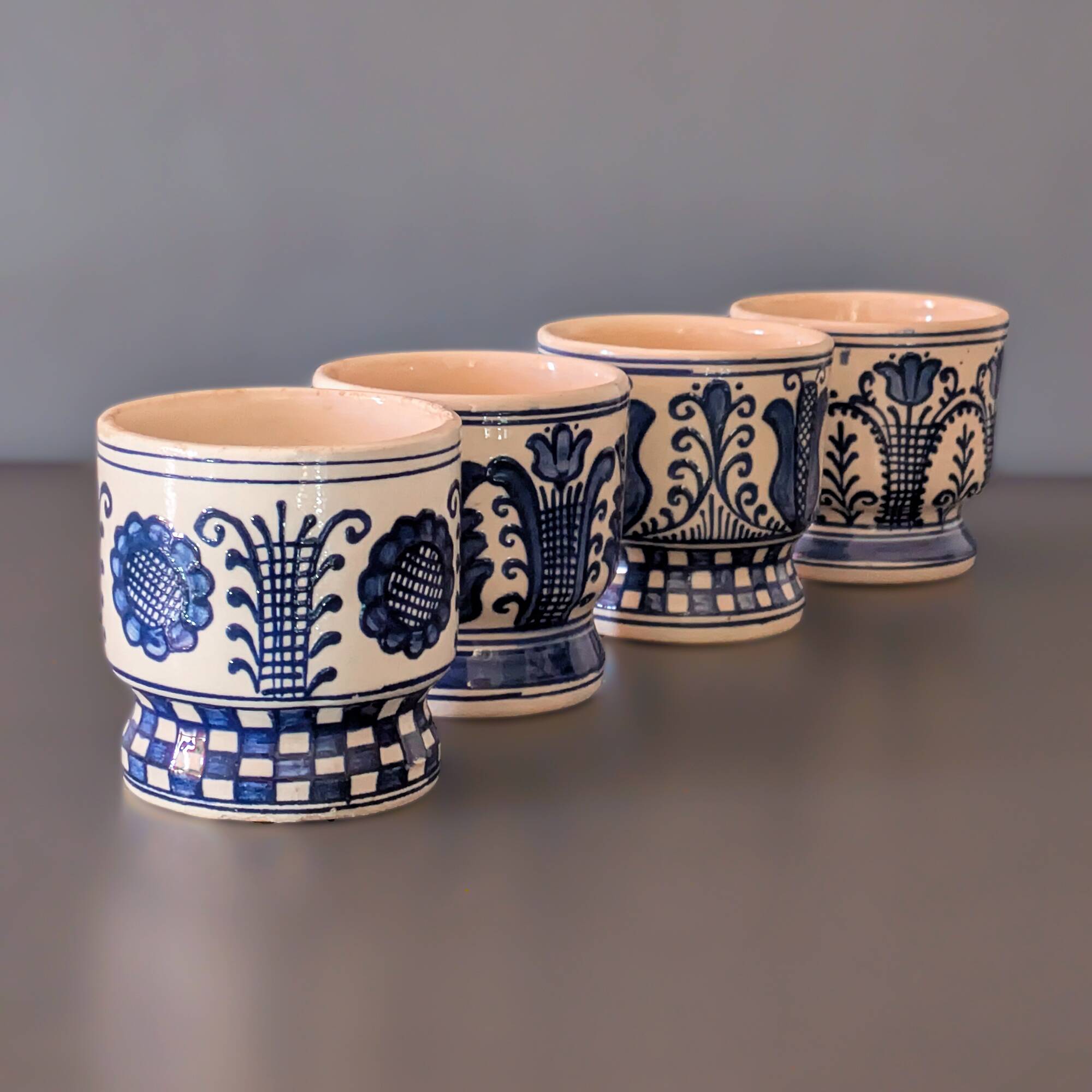 4 tasses artisanales vintage Korond en céramique bleue, signées
