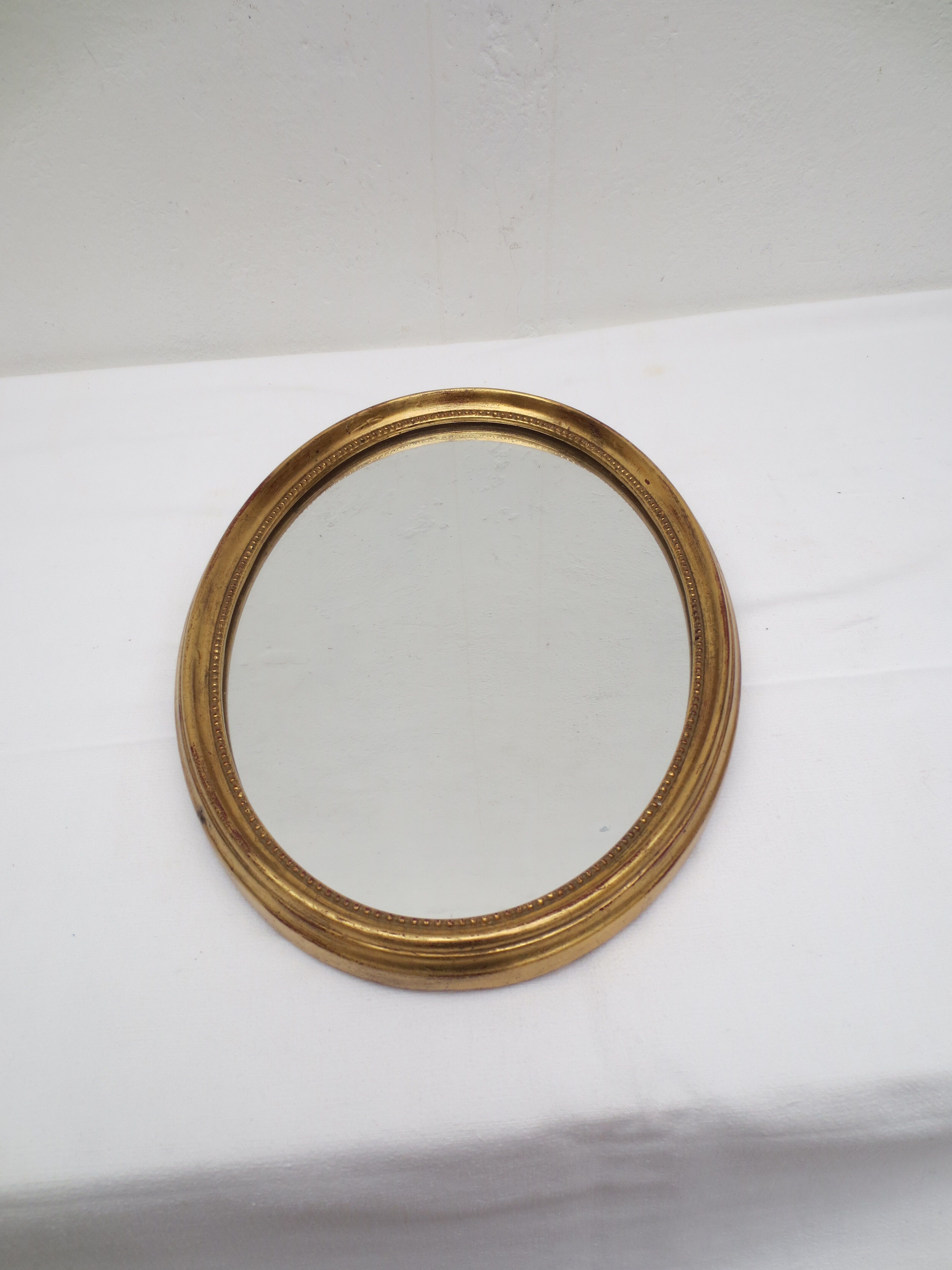 Oval wooden mirror gilded tower, medallion type