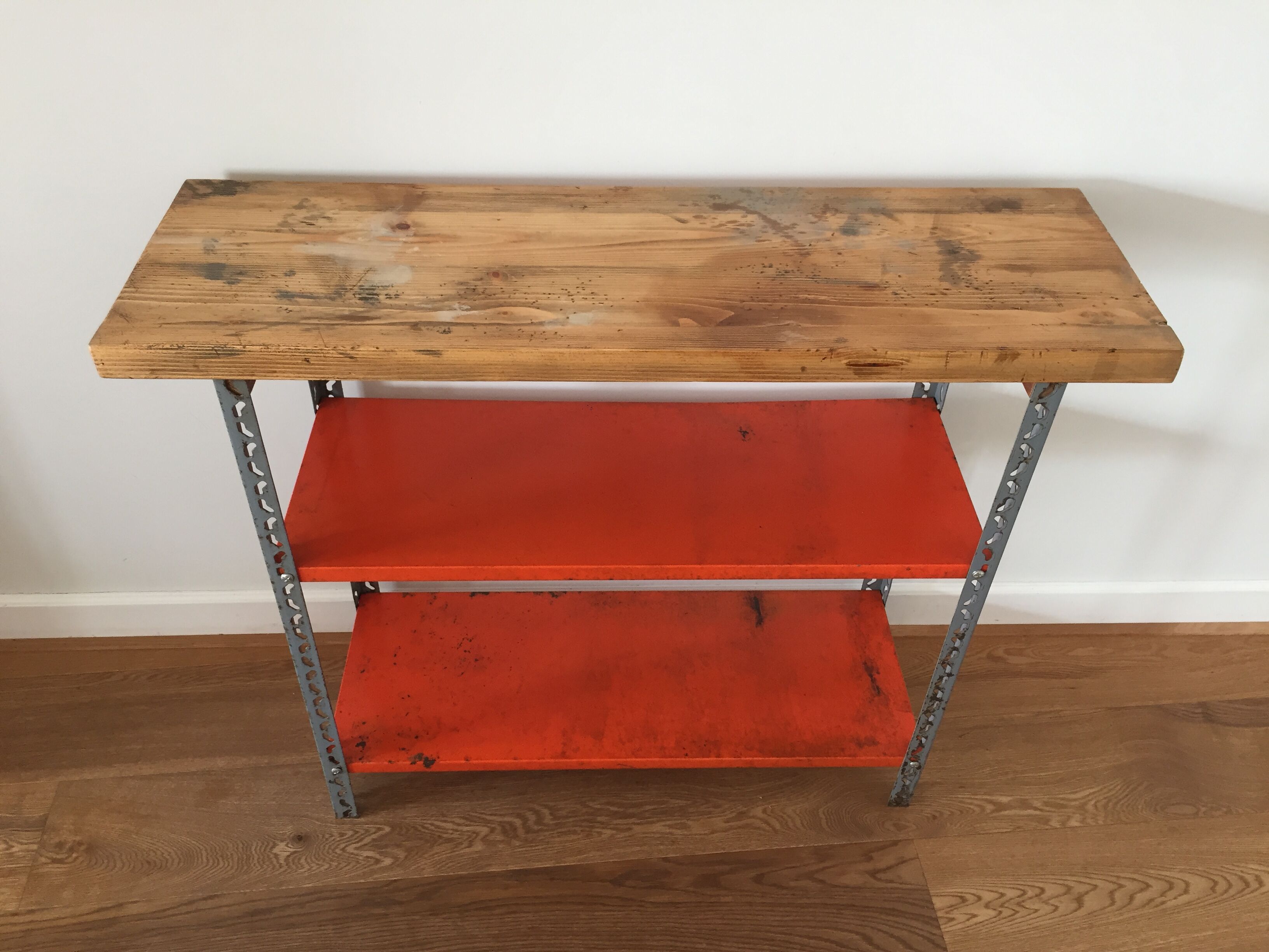 Console / industrial shelf