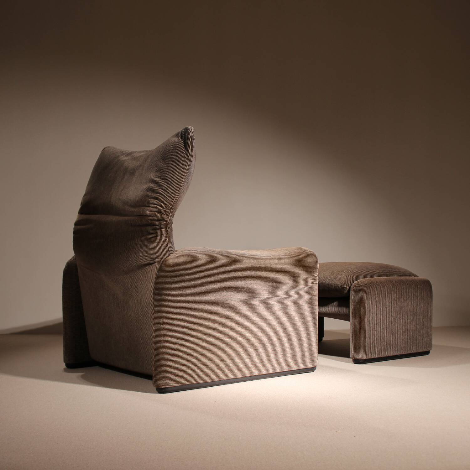 Lounge Chair & Ottoman ‚Maralunga‘ by Vico Magistretti for Cassina