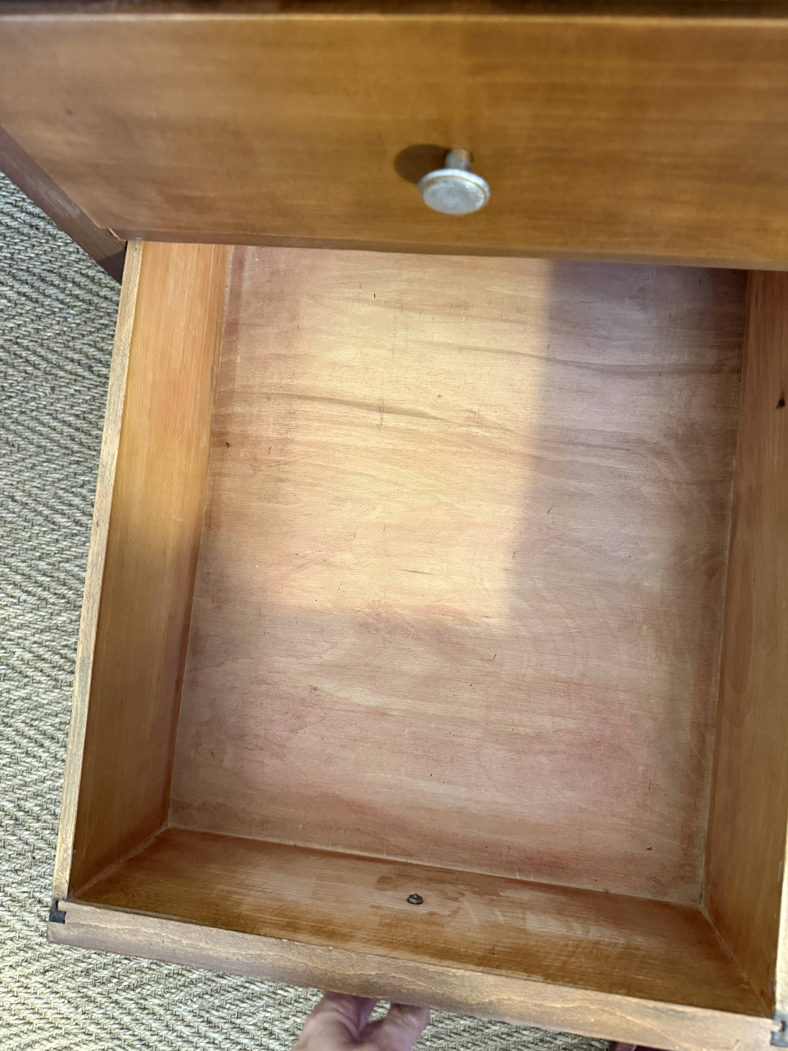 Art Deco desk in wood and walnut veneer.