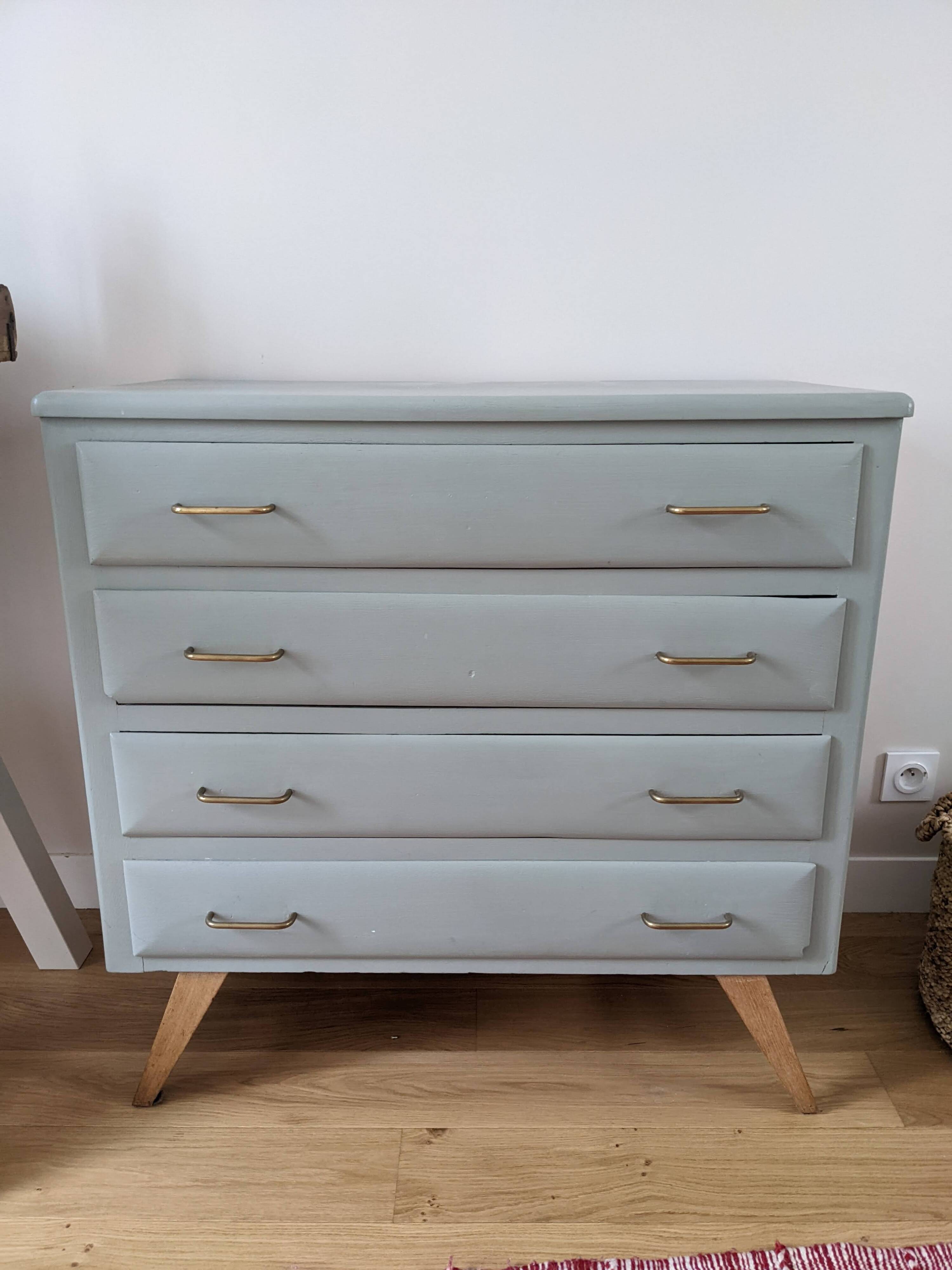 Children's chest of drawers