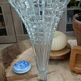 Footed vase in regula and molded glass