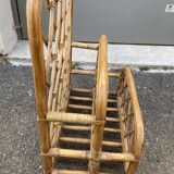 Porte revue en rotin vintage